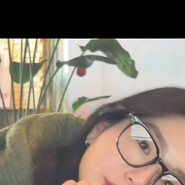 임지현 on Instagram: "껴보고 싶었던 뿔테 안경..☺️ 짱짱하고 튼튼함돠 너무 귀여워요.. 얼굴 작아보이네유 안경 브랜드는 아이웨어 브랜드 껴바라는 브랜드! 원가 45,000원인데 지금은 홈페이