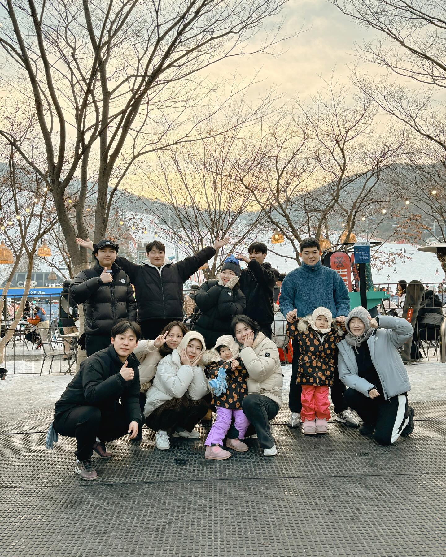 ⠀⠀⠀⠀⠀⠀⠀⠀⠀⠀⠀⠀⠀⠀⠀
⠀⠀⠀⠀⠀⠀⠀⠀⠀⠀⠀⠀⠀⠀⠀
엄마 초중고 친구들 
10장수와 함께한 1박 2일 💛
서둥이들이랑 논다고 스키장가서 썰매만 잔뜩 타고온
이모삼촌들 고마워요 ☺️☺️
⠀⠀⠀⠀⠀⠀⠀⠀⠀⠀⠀⠀⠀⠀⠀