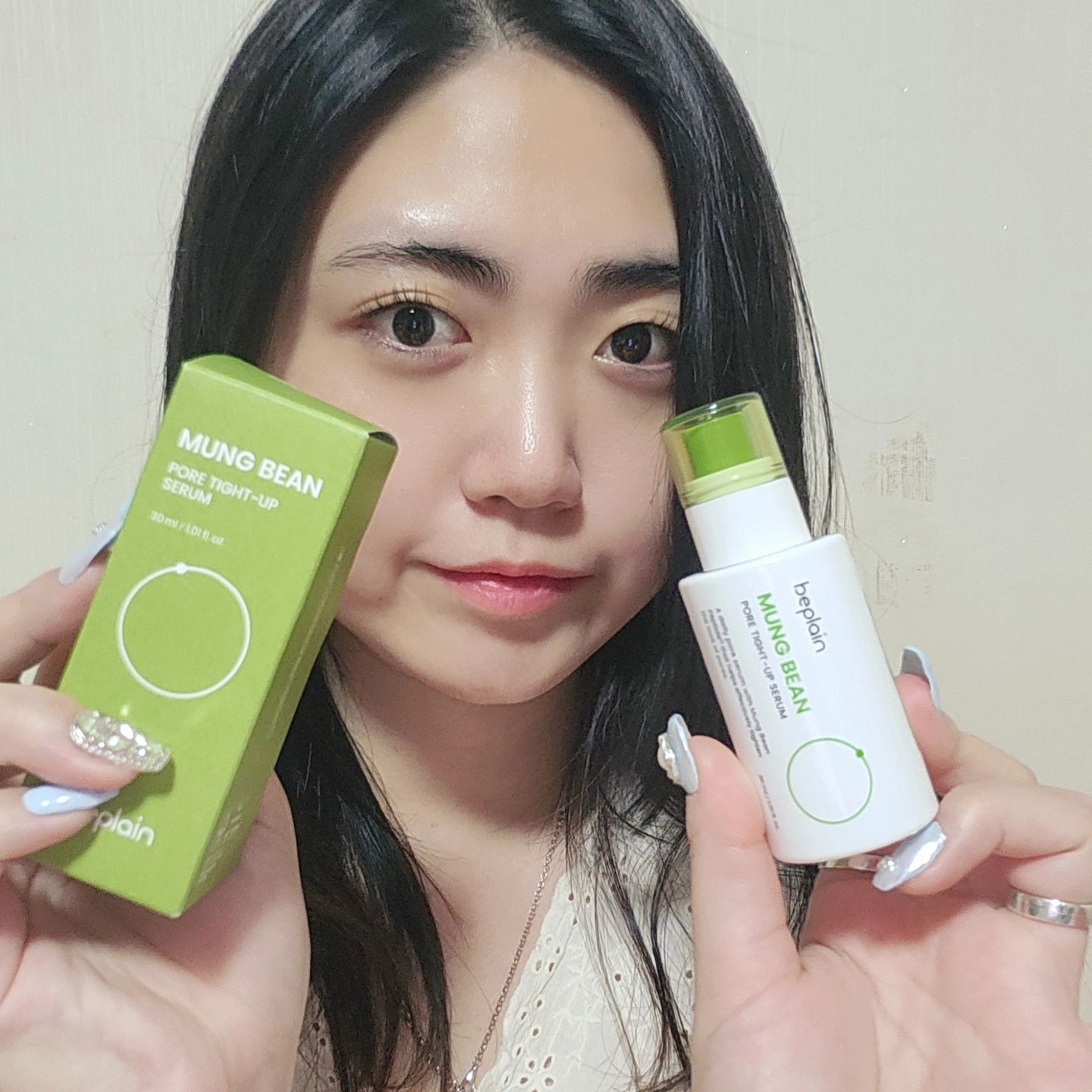 #협찬
🌱비플레인 녹두 타이트업 세럼🌱
여름만 되면 모공때문에 고민이신 분들 집중‼️
여름모공에 최적화된 세럼을 가지고 왔어요!
바르자마자 엄청 시원한 느낌이 드는 세럼~
즉각적으로 모공쿨링뿐만 아니라 속수분, 속탄력까지 잡아준다구ෆ
.
피부 온도를 최대 -8.3°C 내려줬고
2주 사용 후에 속수분 최대 +9.97%
속탄력 최대 +8.46% 개선된 결과를 보였다고 해요!
.
저는 나비존 모공이 되게 고민인데
모공수, 부피, 깊이, 면적, 결, 가로모공, 세로모공까지!
7대 모공 고민을 해결해 준다고 하니 완전 필수템👍
.
자극도 없고 순해서 입문자분들도 가볍게 바르기 좋아용!
흡수력도 빨라서 아침이든 저녁이든 언제든👌
다들 모공 없애버리자구요~~
.
#화해 #화해sns리뷰단 #모공세럼 #비플레인 #녹두세럼 #녹두모공세럼 #올리브영모공세럼 #모공앰플 #모공세럼추천 #모공축소 #화장품리뷰 #뷰티그램 #beauty #skincare #skincaretips #맞팔 #맞팔선팔 #선팔맞팔
