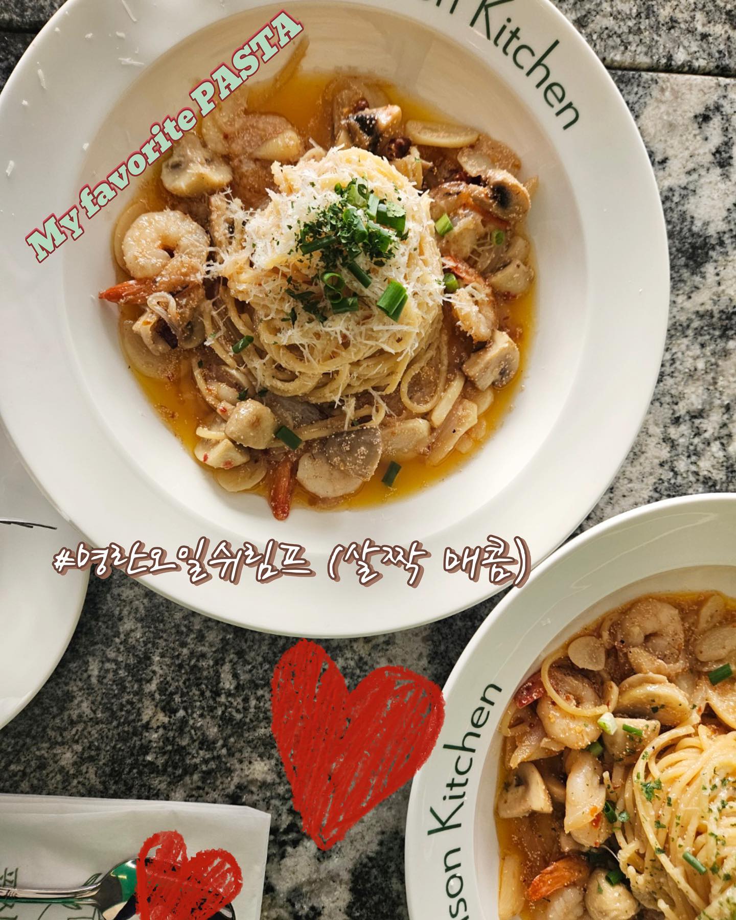 😘

내가 제일 좋아하는 4season_kitchen_pyeongtaek 
최애 파슷하는 #명란오일쉬림프파스타 

매콤하면서 진짜 짱맛 보장 💯💯💯💯💯

우리 매장 쉐프님들 최고 최고
본사에서도 인정받은 실력스 👏🏻👏🏻👏🏻👏🏻👏🏻👏🏻👏🏻

오늘도 이거 먹으러 매장 출발 고고고 😘

#포시즌키친평택점 #포시즌키친평택 #평택파스타맛집
#평택죽백동맛집 #평택용이동맛집 #안성스타필드맛집