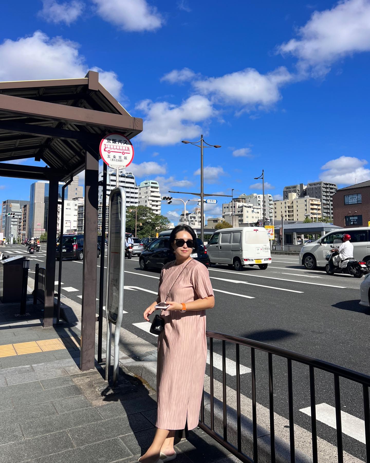 .
동생이랑 둘이 여행 왔어요.
일본은 8년만, 교토는 첨인데 기대 없이 온 교토 너무 좋네요 🫶🏻
계획 없이 왔다가 아리비카교토 들렀는데 여기서 마시는 교토라떼는 더 맛있는 건 기분 탓인가…ㅋㅋㅋㅋ
#교토여행 #kyoto #arabicakyoto
.
.
.