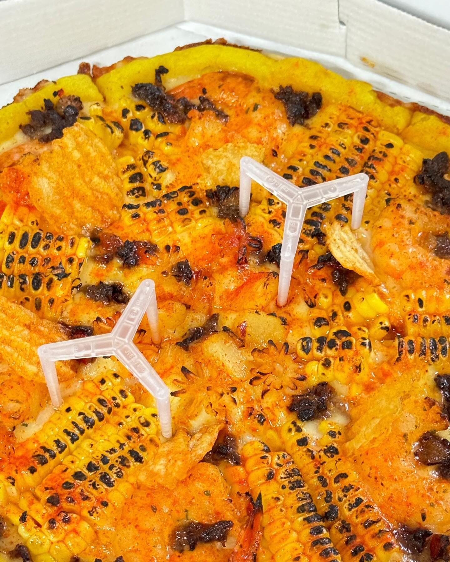 #협찬 #인하대피자 #용현동피자 #퍼그피자

용현동 피자집 퍼그피자에요🍕🍕
퍼그피자 색다른 피자들에 1인 피자도 있어서 주문하기 딱 좋은 피자집😋

📞배민, 전화, 포장 주문도 가능하고
리뷰이벤트도 다양하게 하고있어서 더 맛있게 즐길수있답니다🔥

저는 어메이징쉬림프🍤피자를 주문했는데
새우, 오징어, 직화불고기, 옥수수, 바삭한 식감의 감자칩까지
다양하게 들어있는 피자로🍕

가득한 토핑에 적당한 도우에 고구마골드링까지
맛있게 즐겼답니다😋

용현동 맛도리 피자 퍼그피자 추천이요‼️

📍퍼그피자_인천 미추홀구 용정공원로83번길 43 E편한세상시티 113호
📍11:00-24:00
📍0507-1327-1906