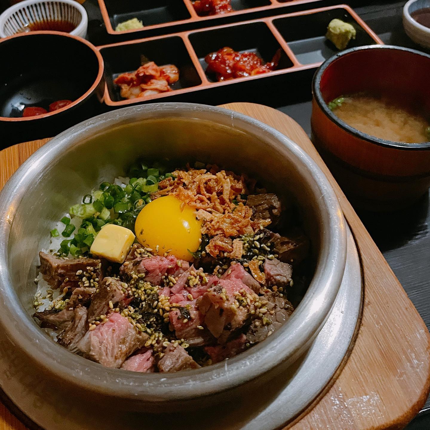 #밥한톨
📍위치: 대전 서구 갈마역로25번길 17-11 1층
❤️한식러버가 애정하는 솥밥전문점
🧡솥밥좋아한다? 무조건 가보세요
💛일단 외관과 인테리어가 특색있고 이쁨!! 분위기도 좋음!!음식도 깔끔하게 한상차림으로 잘 나옴
💚토핑 가득가득 들어가고 노른자랑 쓱 비벼먹는게 진짜 존맛!! 누린내없고 깔끔한 누룽지맛!! 양도 많음!!
💙살치살솥밥:15000원
💜추천메뉴: 살치살솥밥
🤎재방문의사: 80%

#맛집스타그램 #맛스타그램 #맛있다그램 #먹스타그램 #먹방 #술스타그램 #오늘뭐먹지 #야식 #꿀맛 #먹스타그램 #먹스타 #먹스타맞팔 #먹팔 #먹스타그램맞팔 #먹팔환영 #먹팔맞팔 #소통 #좋아요 #팔로우늘리기 #좋아요반사 #좋반 #좋아요늘리기 #팔로우 #맞팔 #likefoefollow #lfl #fff #f4f #follow4follow