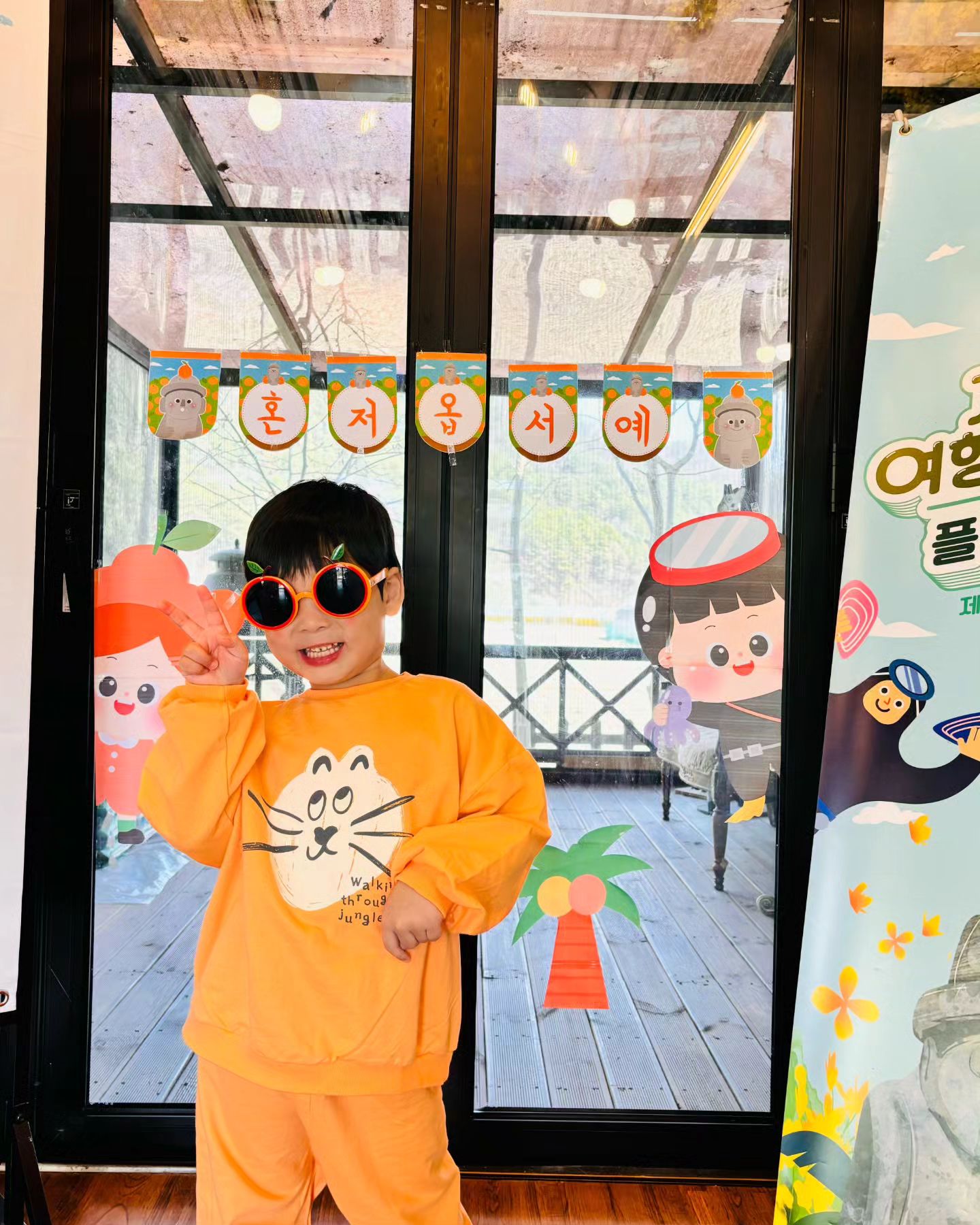 남_윤성
.
.
새로운 어린이집 적응이 아직 안끝나서
아직도 등원이 힘든 윤성이
오늘은 제주도 간다고 신이나서 갔다👍
원감님은 스튜디어스 의상까지 입고 맞이해주시고👍👍
역시나 울 애기 재밋게 잘 놀았다고 한다❤️
매일이 오늘 처럼 재미있을꺼야

#남_윤성 #1820일아기 #내사랑둥이 #제주도데이