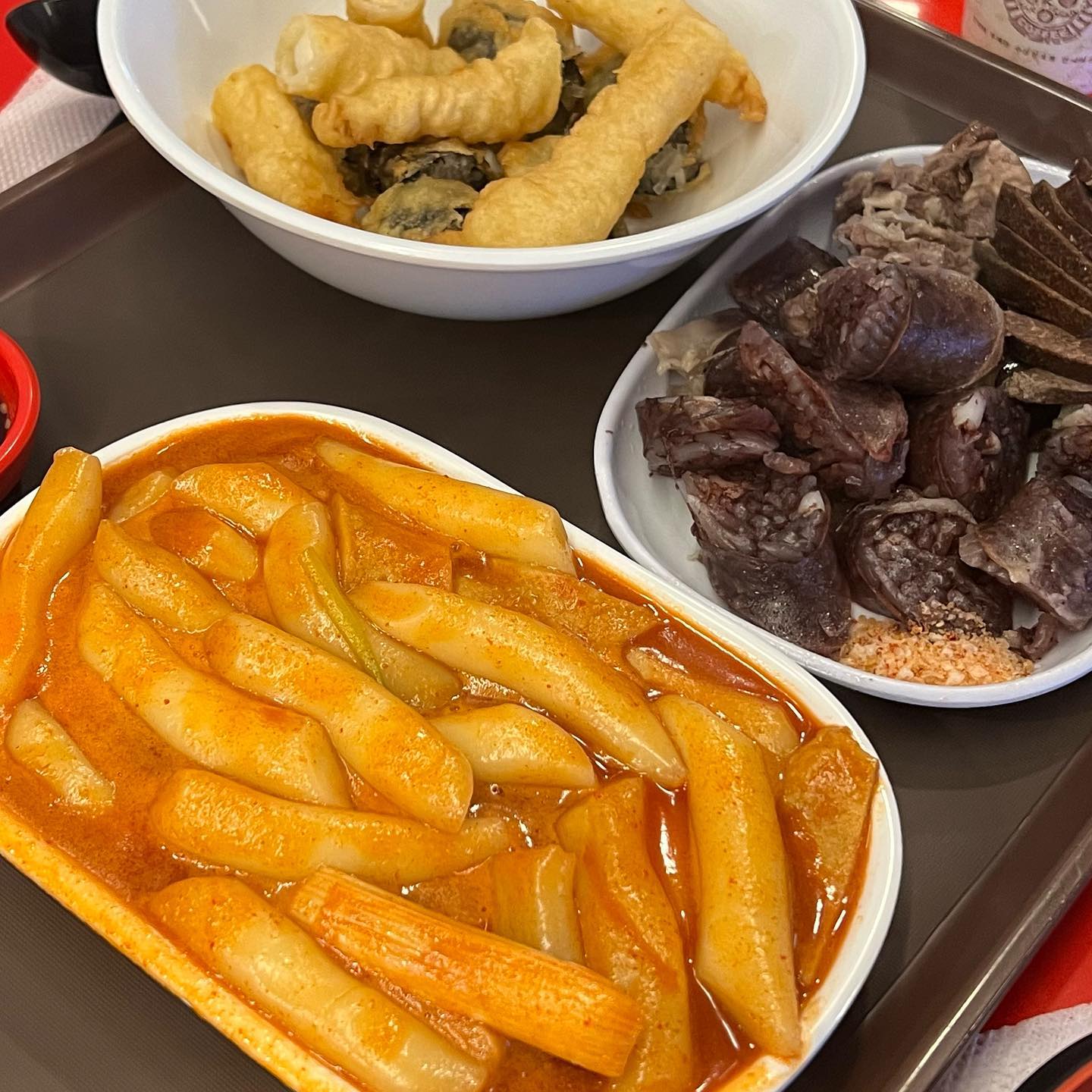📌 홍대 조폭떡볶이
- 조폭떡볶이 4,0
- 옛날순대 4,5
- 김말이 9,0 x 2
- 오징어 1,0 x 2
- 콜라 2,0

친구가 여기 떡볶이 맛있다고해서!
무난 무난하니 괜춘
오징어튀김 바삭하니 맛있었댜
순대 못 먹는데 처음 도전 괜찮네? 
떡볶이는 신전이 더 맛있어 😂
⠀⠀⠀⠀⠀⠀⠀⠀⠀⠀⠀⠀⠀⠀⠀⠀
⠀⠀⠀⠀⠀⠀⠀⠀⠀⠀⠀⠀⠀⠀⠀⠀
#홍대 #홍대맛집 #연남동 #연남동맛집 
#순대 #떡볶이 #먹팔 #야식 
#onthetable #foodblogger #foodlover