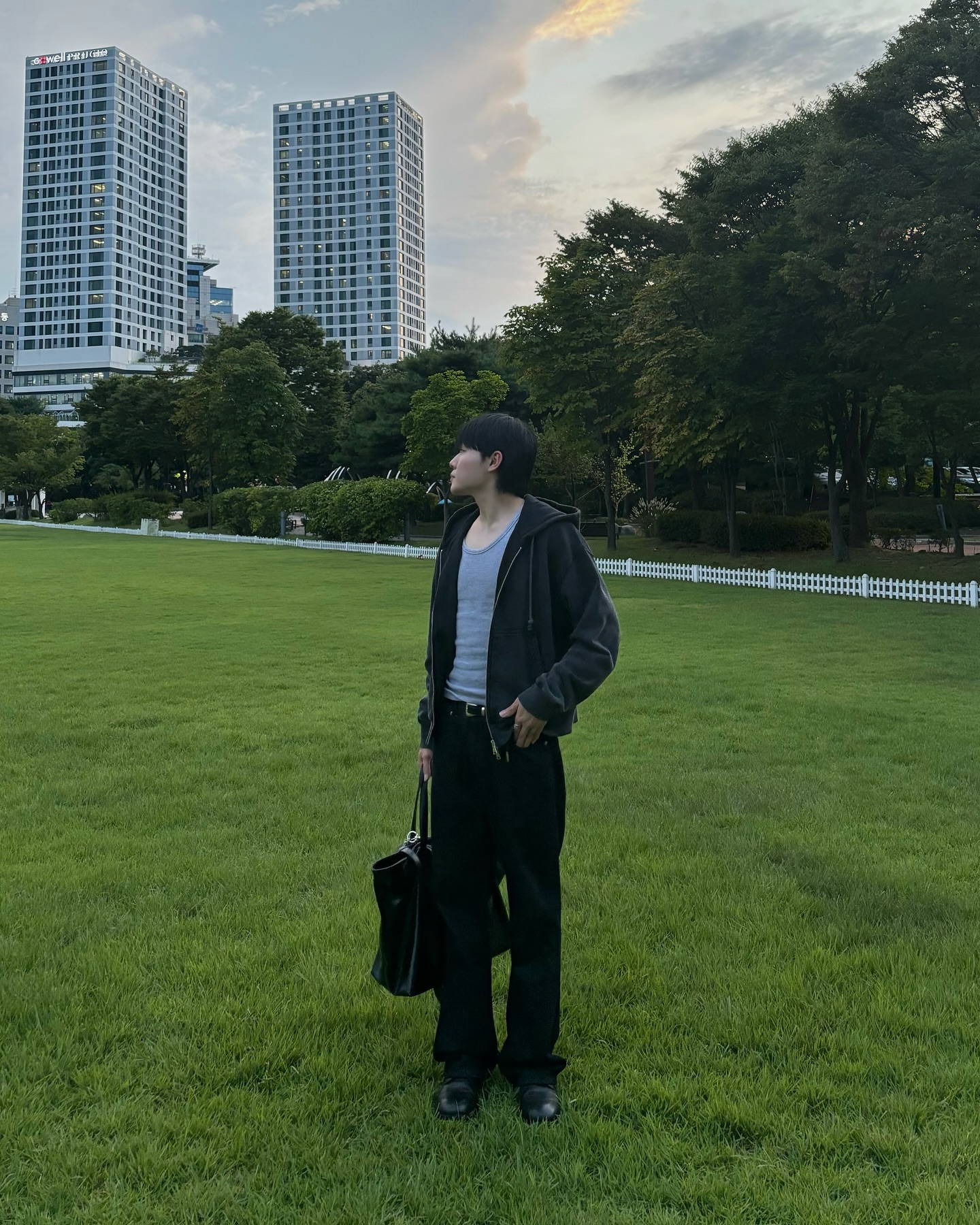 #협찬 
플레어팬츠 아직도 없는 사람 있나🤔

#오더아카이브 #플레어팬츠 #데님맛집 #팬츠맛집 #orderarchive