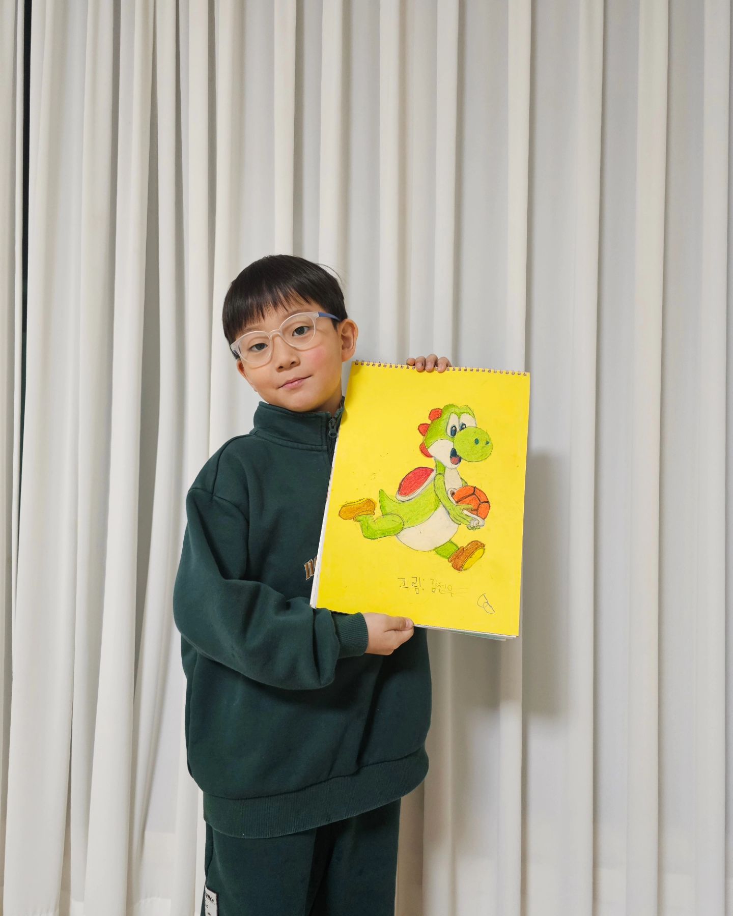 이번 방문미술 주제는 캐릭터 그리기
서누는 요시를 골랐는데 이걸 얘가 그릴 수 있을까 싶었지만
엄청난 선생님의 능력으로 이걸 해내시네...
평소 아이 그림 실력을 생각하면 어메이징할 정도다 ㅋㅋㅋㅋ
괜히 전문가 쌤이 필요한 게 아니야...
.
.
.
#캐릭터그리기 #미술시간 #열심열심 #선생님최고