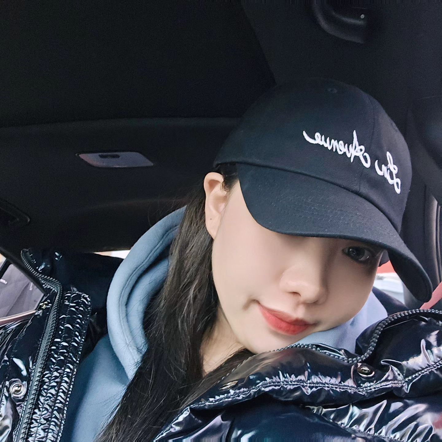 평일에 쉬면 좋은점 ♨️

식당, 카페, 주차장 그 어디든 한적하다는거..❤️
생얼이라도 어쩔수없..
도저히 화장할 힘이 ㅋㅋㅋㅋㅋㅋㅋㅋ 😭

+오늘의 TMI
깊은 캡 찾고있었는데 디자인까지 대만족 🖤
#내돈내산 #린에비뉴 모자 완전 추천 !!!!!
⠀
⠀
#데일리룩 #데일리패션 #오늘뭐입지 #데일리코디 #데이트룩 #셀스타그램 #일상기록 #뷰티스타그램 #뷰티인스타 #뷰티템 #협찬 #화장품 #코스메틱 #인생템 #내돈내산 #볼캡 #모자추천 #린에비뉴