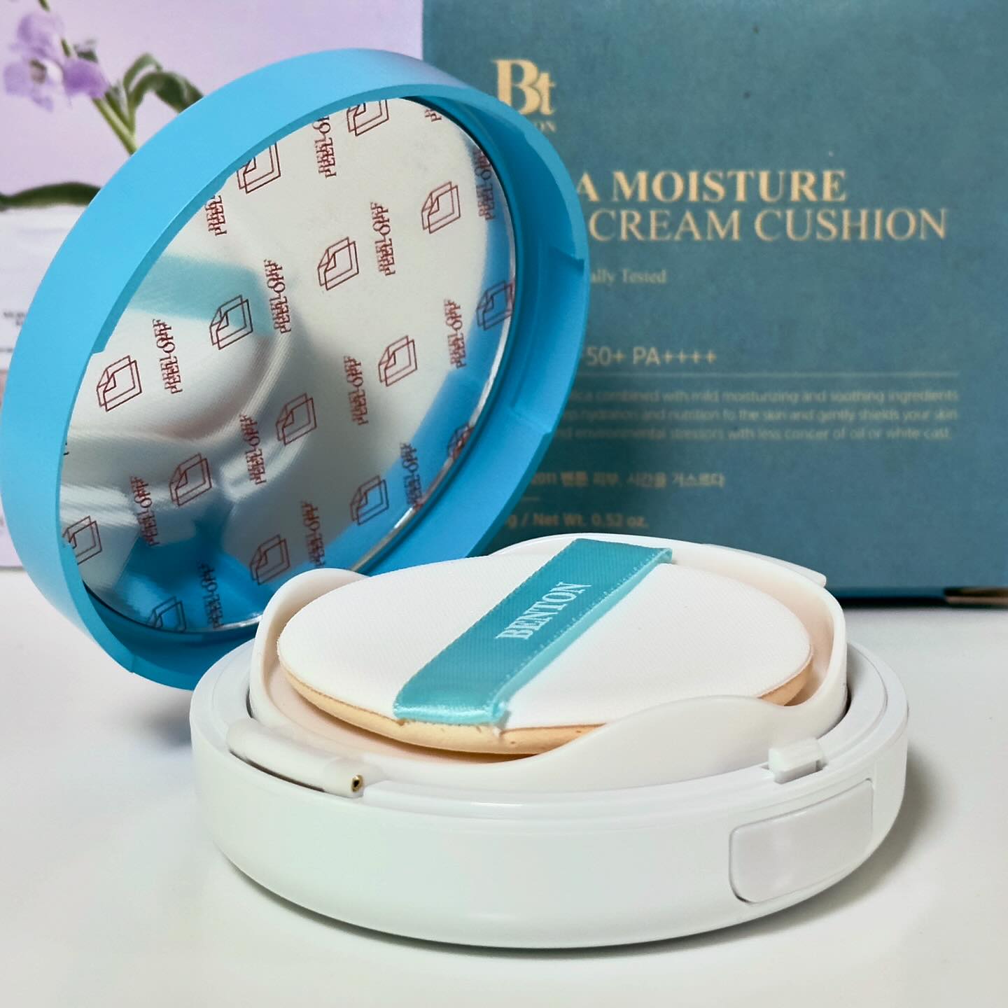 #협찬 bentoncosmetic_kr 

역시 선팩트 너무 좋아🩵 손에 안묻고, 쿠션으로 두드려주기만 하면 되니 얼마나 편리한가😌 

벤튼 선쿠션은 병풀성분과 수분보습 성분이 으로 마일드한 제형으로 백탁/ 들뜸/겉도는거 없이 얇게 흡수된다:) 더불어 쿨링감까지 있어 피부진정에 도움까지😆 외출후에 덧바를때 시원함을 잊을수가 없다💦 밀착력이 좋아 매끄럽고 촉촉하게 보이는건 물론 내츄럴게 뽀애지기도 하구 눈시림?! 하나두 없어서 순한 장점이 돋보이는 제품🫶🏻 자외선차단은 #벤튼시카수분선쿠션 으로 충분할듯✌🏻

#자외선차단제 #선쿠션추천 #선쿠션추천 #수분선크림