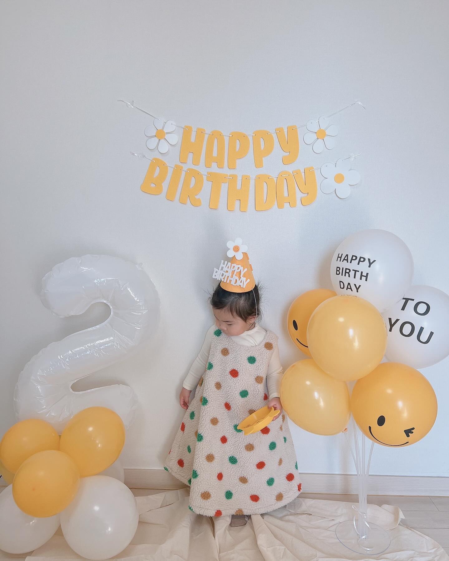 용용이 생일에용🎂💛

이쁜 셀프사진을 찍고 싶었지만,,,,
단 한장도 못건져꾸요,
까까라도 주고 찍어볼래떠니
까까만 드시구요,,,
뺏어떠니 우는척하는 용용🤣

점점 사진찍기 힘들어지는고 맞나여,,>ㅠ<

#그래도생일축하해