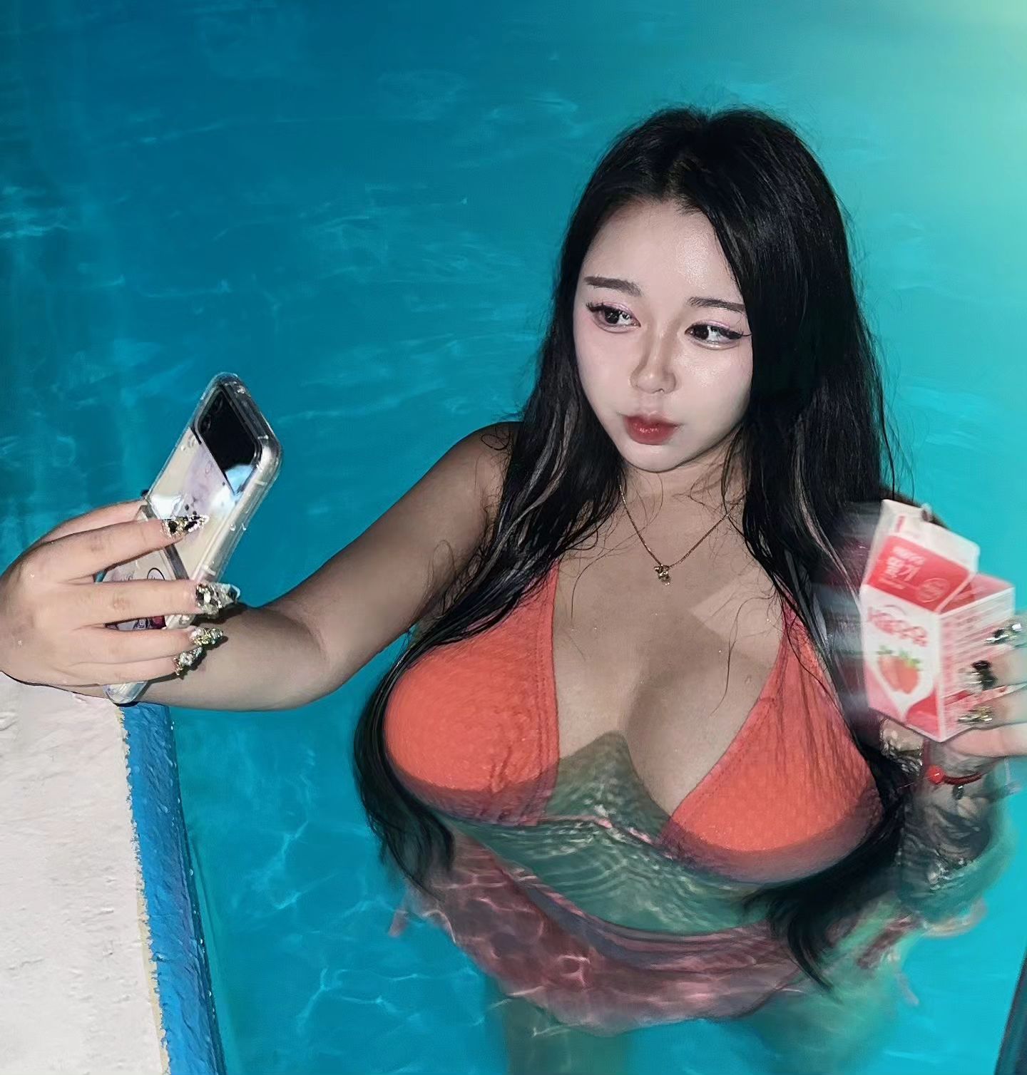 날씨가 많이 추워져서 노출있는 의상은 봄까지 못입을것같아용.. 
대신 라이키에서는 주3회이상 코스프레의상입고 방송하니까 많이 놀러오세용 💞 

https://linkpota.to/mayeeeri