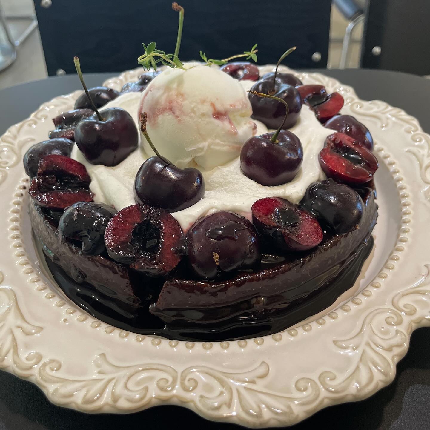 카몽🧇☕️

서초역 와플 맛집!!

커피와의 조합이 최고였당👍

#카몽 #카몽카페 #카몽와플 #카페 #서초역맛집 #서초역카페 #카페스타그램 #daily