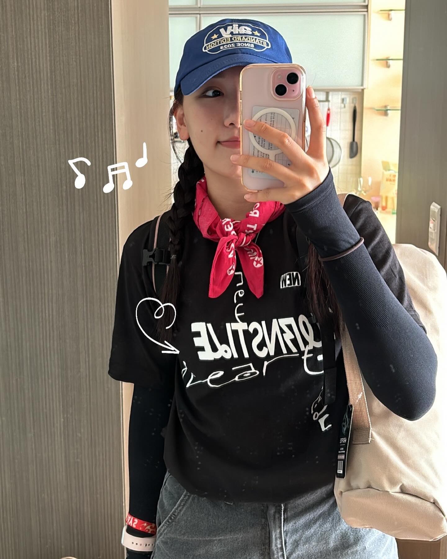 여름싫어인간인데 여름좋아인간될듯 ❤️‍🔥🤘🏻🎵
올리고픈 영상이 많았지만 두고두고 꺼내보겠어요 .
동생덕분에 첫펜타 성공적으로 다녀왔구 삼일내내 붙어있다가 없으니까 조용하고 좋은데 허전하구 어쩌구..