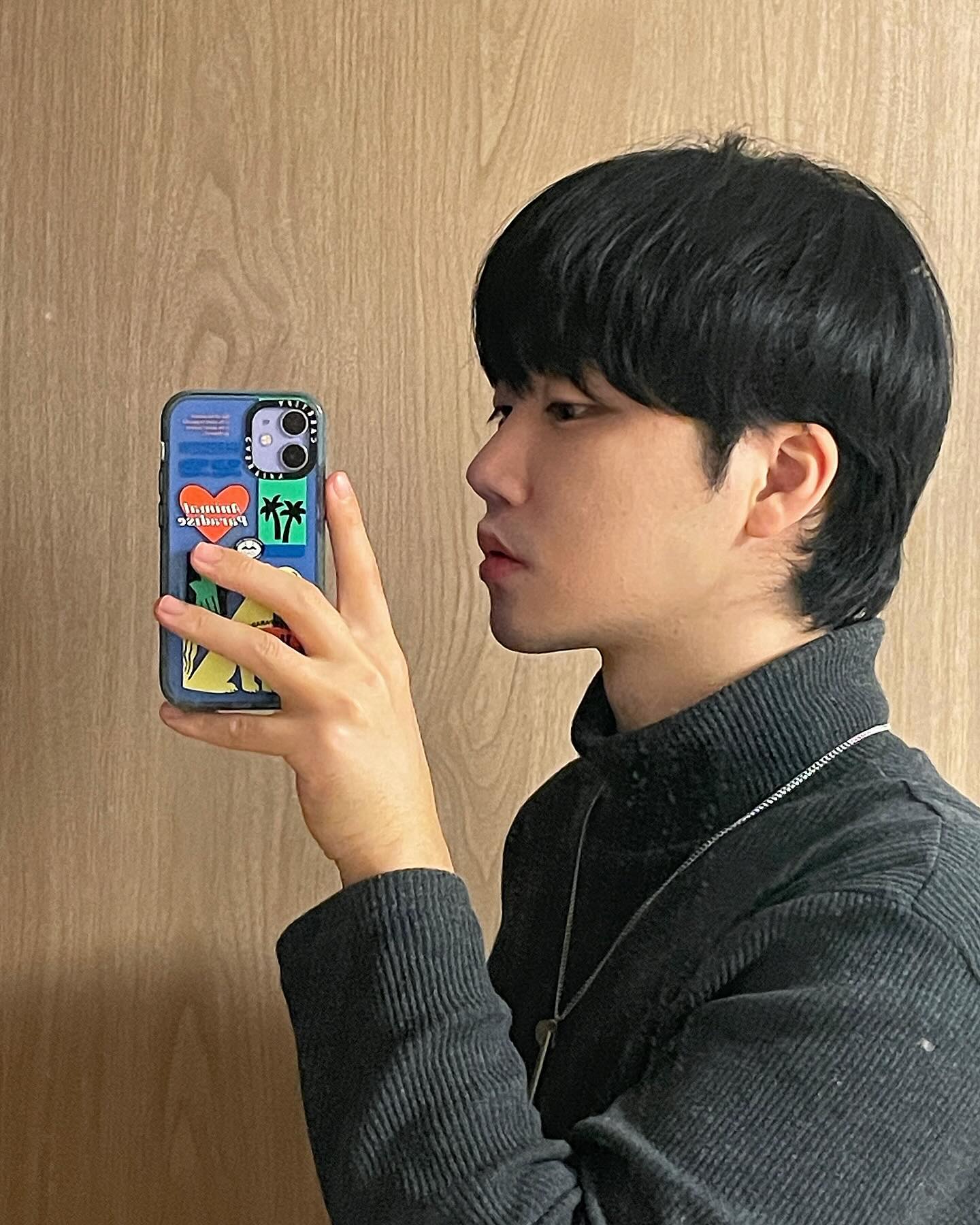 울프컷과 덥수룩 그 사이..