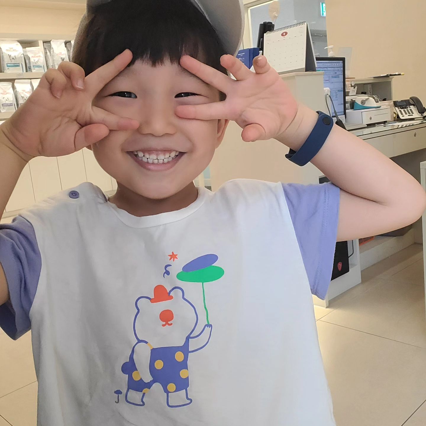 흔한6세
.
.
.
#흥많은6세
#큰아들
#요즘사이좋은우리
#사진찍히고싶은아들
#엄마가사진고자라미안💧