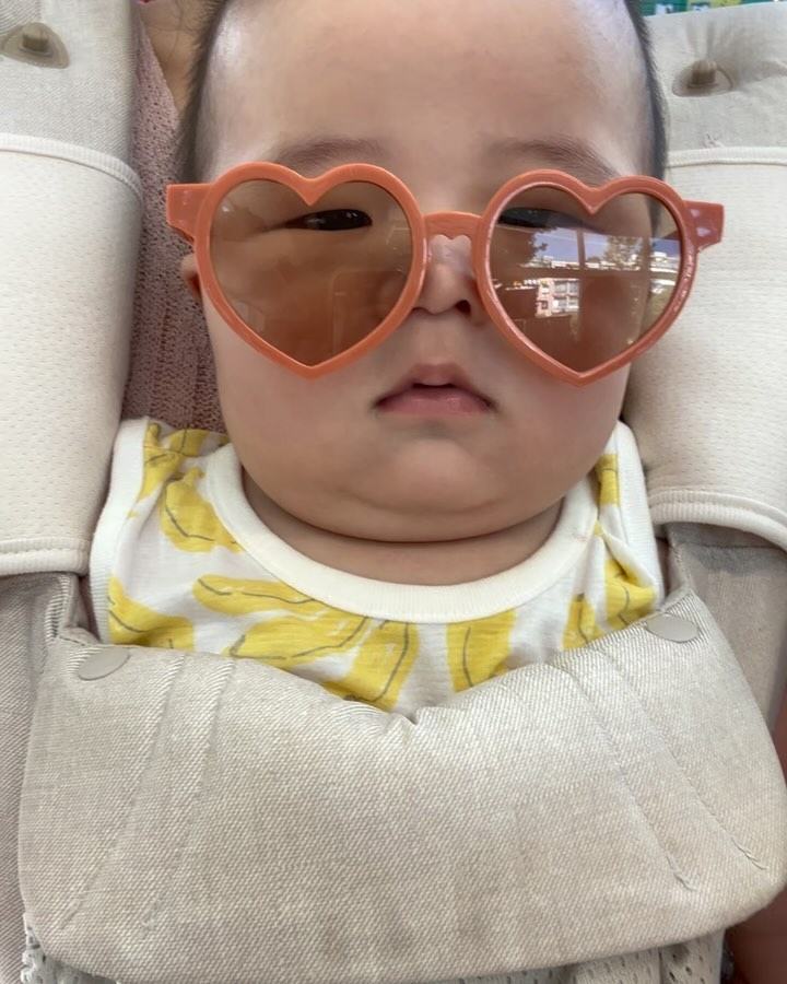 외할머니랑 사진두 찍구 머리띠도 하구 잼썼따구? ❤️❤️ 근데 사진찍는 연습좀 하고 다시 찍어야게따 아들아 ㅋㅋ
