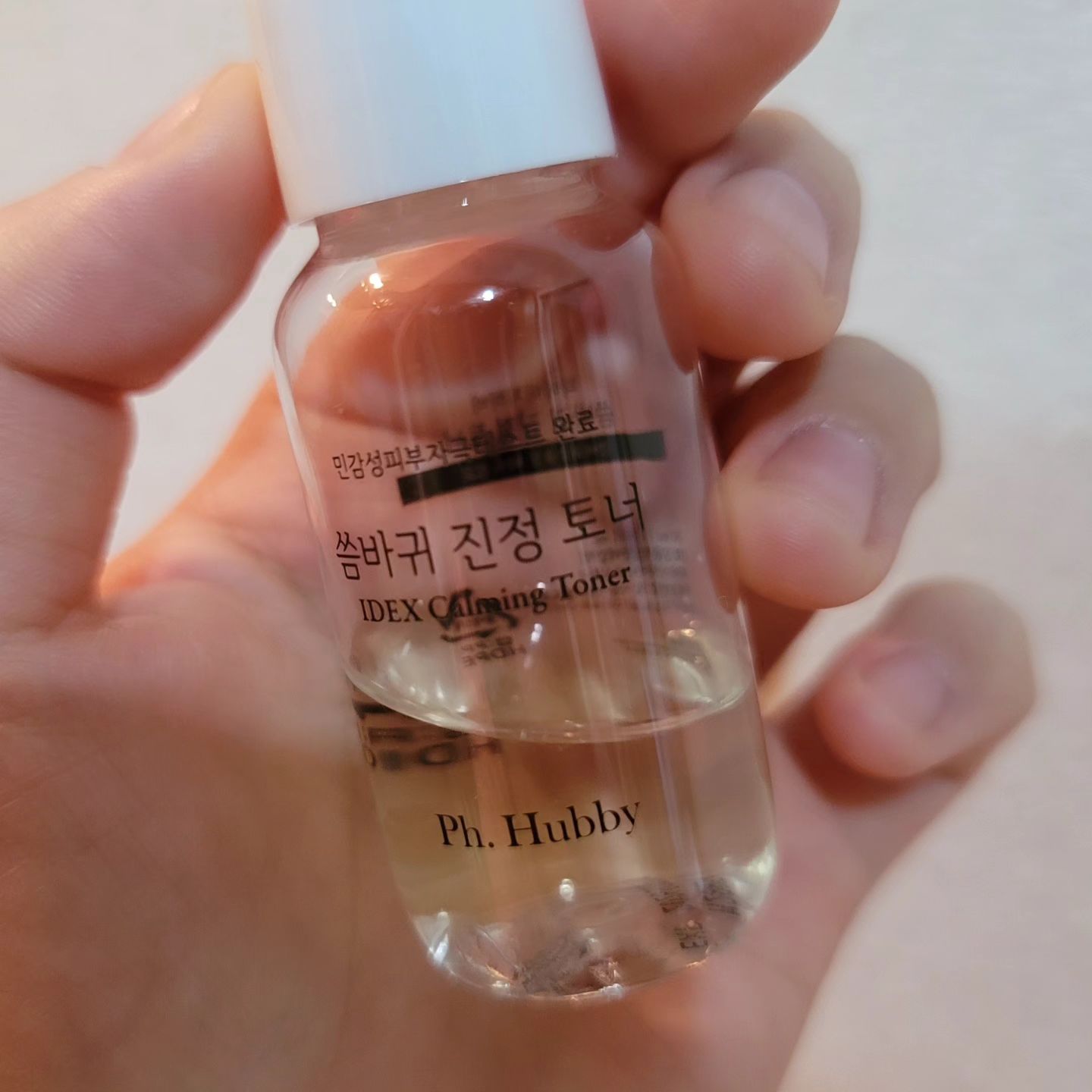 [와디즈 - 피에이치하비 씀바귀 토너 체험리뷰]

🌿 예전부터 자극이 된 피부에 좋다는 씀바귀로 만든 토너인데 체험단 선정이 되서 써보게 되었어요 😍

최대한 씀바귀의 원액을 지켜 짜낸 토너에요 😊
향은 약~간 나는 것 같으면서 안나는데 원물성분 토너라 바르면 금방 마르지만 그만큼 흡수가 잘되서 좋았어요

피부가 민감해서 좁쌀이 자주 나는 편인데 씀바귀 토너를 바르고 나니까 자극도 없고 아침에 아무것도 안나고 피부가 가벼웠어요 ❤️

#와디즈 #피에이치하비 #씀바귀토너 #원액토너 #토너 #원물토너 #민감성피부 #민감피부 #지성피부 #와디즈추천 #wadiz #Ph.Hubby #진정토너