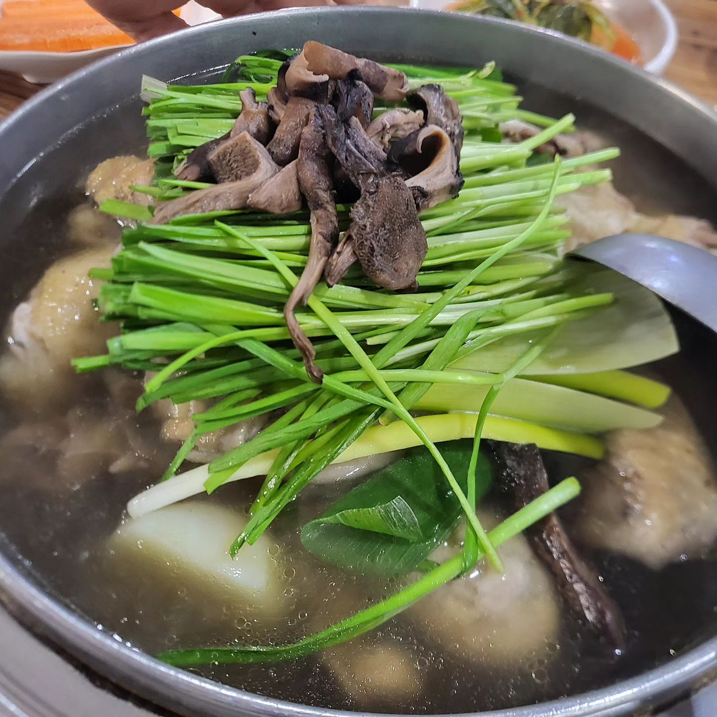 #원가든 #능이버섯백숙 #백숙 #능이버섯 #죽 #다투모일산 #근교맛집 #일산맛집 #일산백숙 #보양식 #먹스타그램 #먹스타맞팔 #법곳동맛집 #fff #f4f #foodie #foodstagram #koreanfood #traditionalfood #chickensoup #rice #ilsan #kintex
