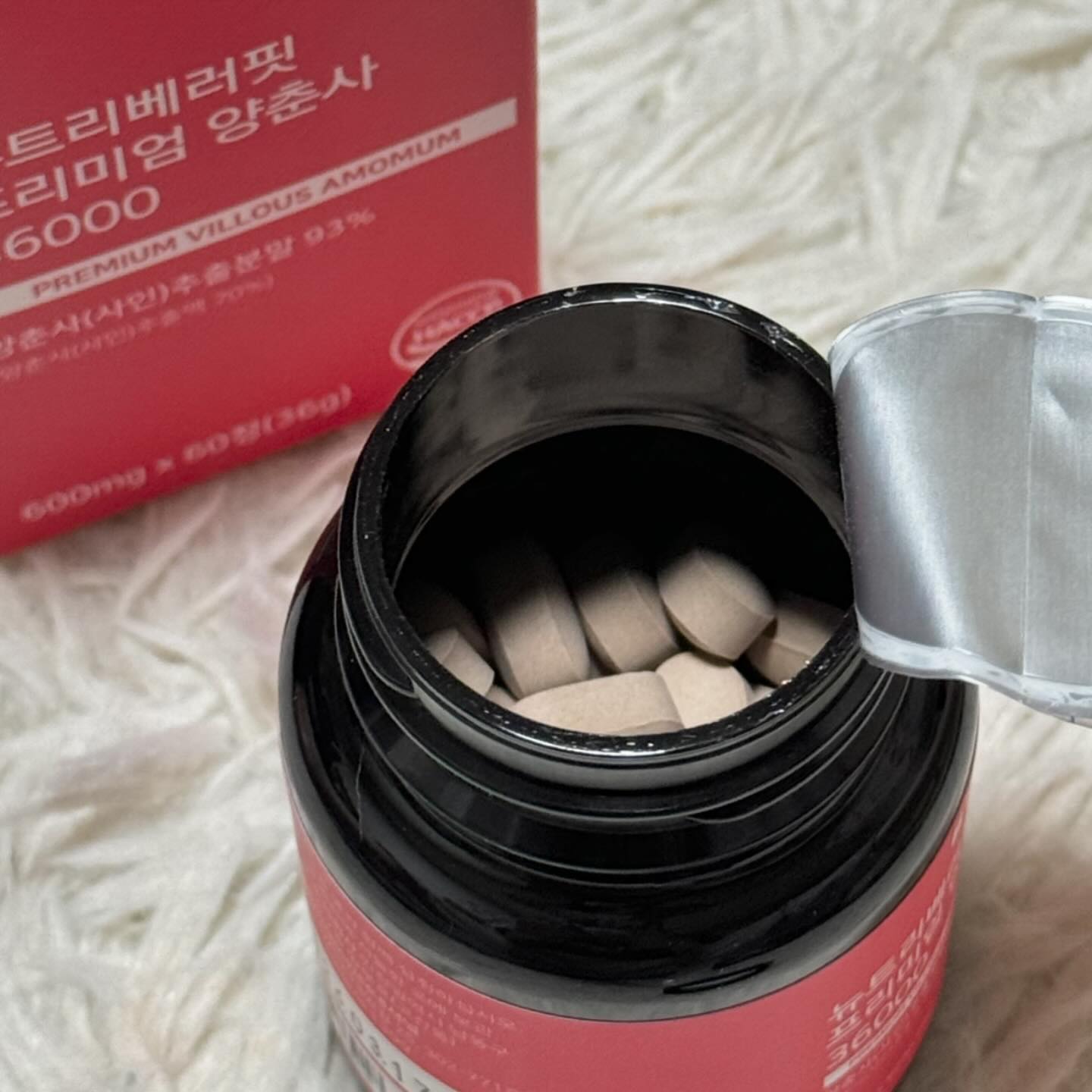 #협찬 첨가물 부형제가 사용되지 않은 뉴트리베러
양춘사가 무려 93%가 함유된 제품!

양춘사는 동의보감 등에 등장하는 고귀한 원료인데
열대식물이라 미얀마, 베트남 등에서 생산되는데
그중 미얀마산이 최상품이라고 한다.
뉴트리베러핏은 미얀마산 중애서도 탑티어급 원료만을 엄선하여 담았다고 :)

또핟, 1정당 558mg으로 원료간의 매커니즘을 통해 과학적으로 설계하였다고 한다.👍🏻

건강하게 꾸준한 관리를 하고싶은 사람,
평소 인스턴트, 빵 고기 등을 많이 먹는 현대인들에게 필수적이라고 할 수 있음..!🥹

정 타입에 크기도 작아서 목넘김도 편해서
꾸준히 챙겨먹기 좋다💚
.
.
.
#뉴트리베러핏프리미엄양춘사36000 #뉴트리베러핏 #다이어트 #혈당다이어트 #다이어터 #몸매관리 #뉴트리베러 #양춘사 #양춘사추출물 #베러핏챌런지 #맞팔 #좋반 #좋아요반사