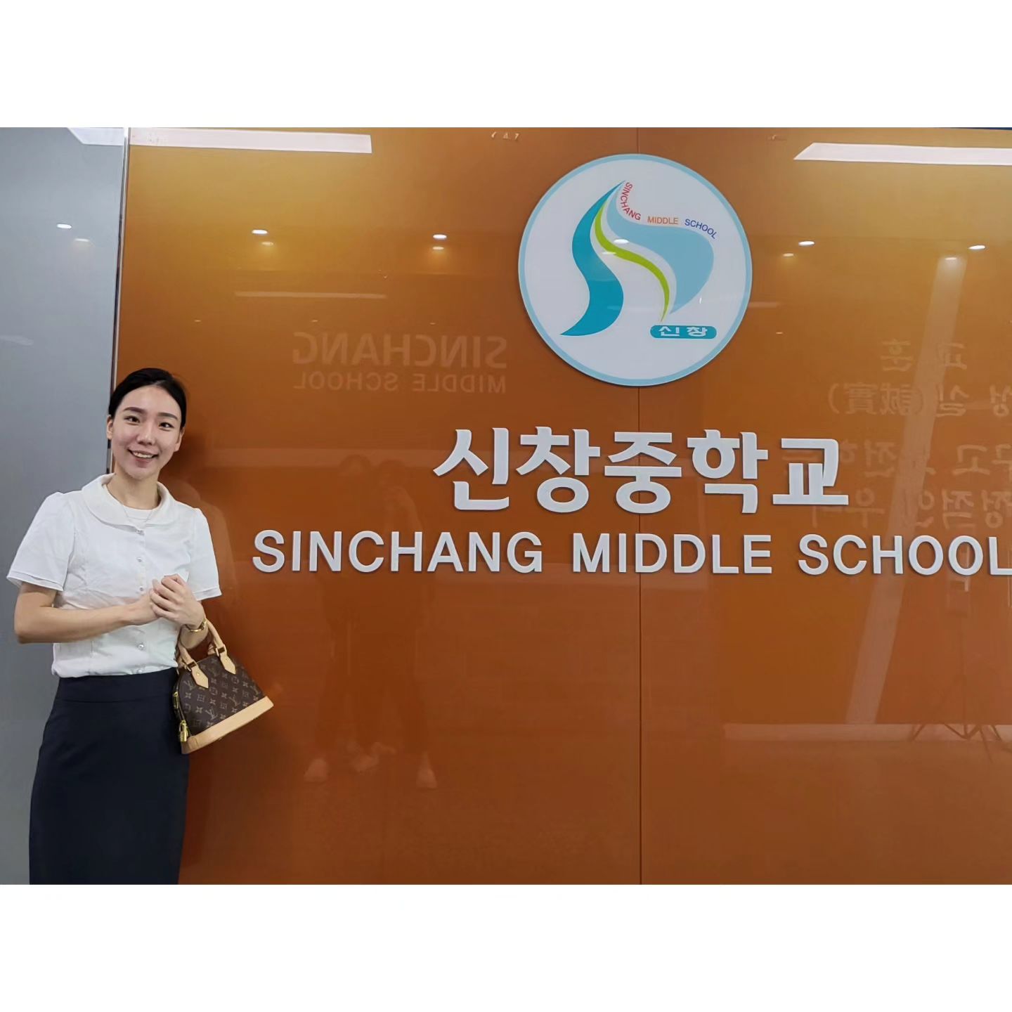 #230519

처음으로 중학교 직로직업특강을 다녀왔습니다.

나의 경험이 아이들의 꿈과 희망이 될 수 있 될 수 있다는 정말 소중하고 뜻깊은 시간을 보내고 왔습니다 ❤️

이런 기회가 생겨서 너무 감사하고 앞으로도 더 열심히 살아갈 수 있는 원동력이 될것 같아요!

많은사람들의 응원과 축하메세지도 받고 정말 뜻깊은 하루였습니다.

더 열심히 성장해보겠습니다
화이팅 ❤️❤️❤️

자세한 후기는 블로그에 남겨놓았습니다 :)

#청소년직업교육 #중학교진로체험수업 #중학교진로교육강사 #중학교직업체험 #중학교직업특강 #지상직특강