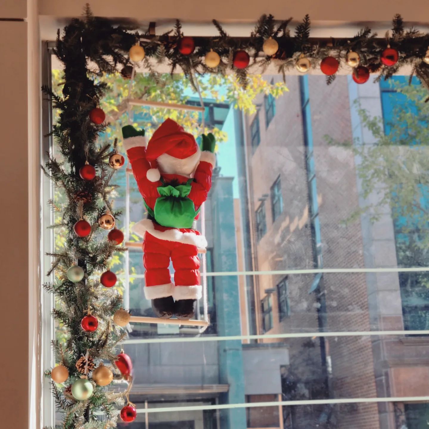 🎅