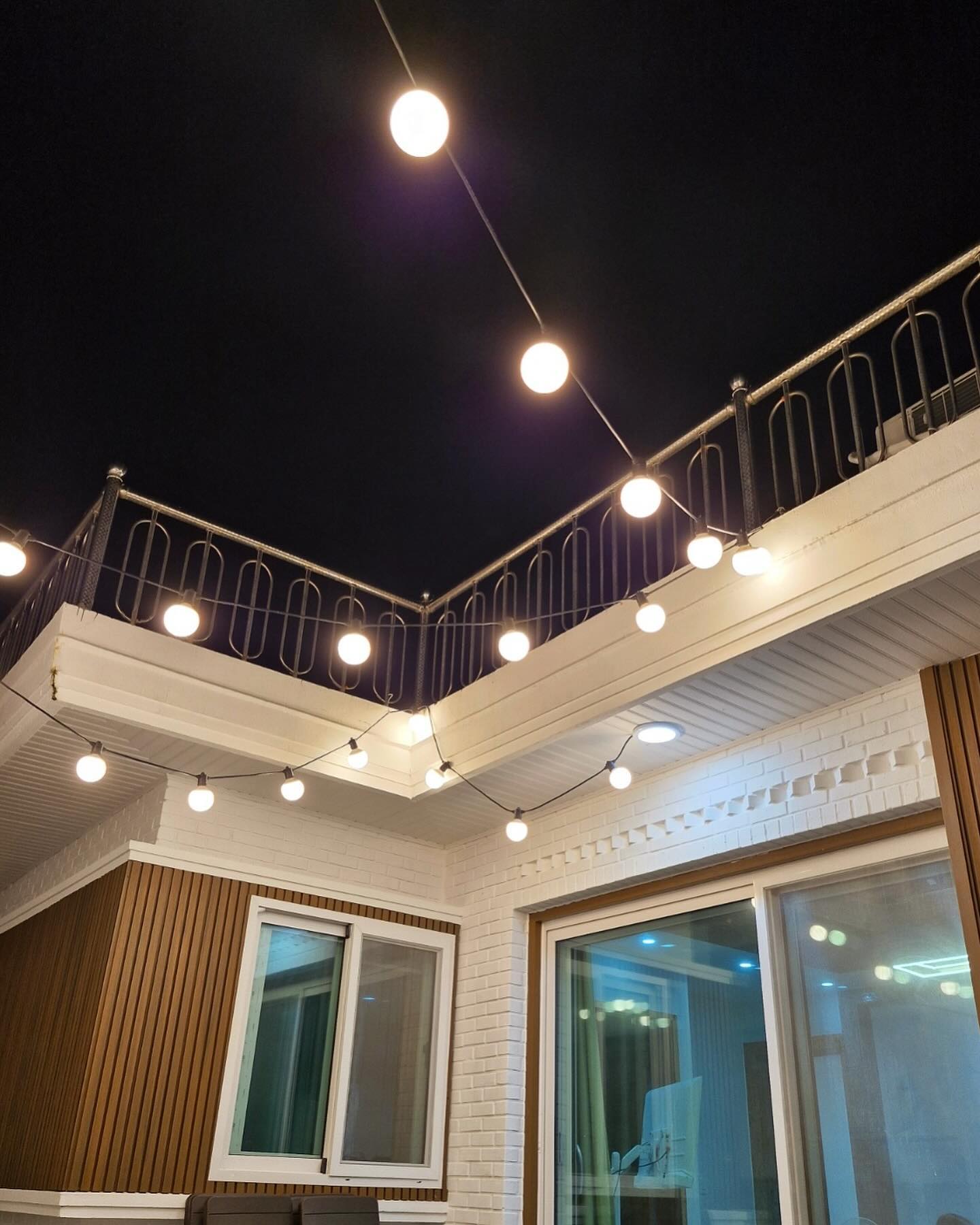 상주그집의 밤2

🏡마당에 조명이있어 따뜻한 분위기를 채웠어요😄
방문하신 손님들도 너무 좋아하셔요💗
비가 오지않으면 마당에서 바베큐그릴
대여가능해요🫶🏻 남해 #상주은모래비치 위치한
#독채펜션 #상주그집 으로  #남해여행 즐기러 오세요🍀

🏠상주그집
남해군 상주면 남해대로 697번길 16
- 상주은모래비치와 2분거리 위치
- 남해 보리암과 17분거리
- 숙소 앞에 편의점, 횟집, 식당, 치킨집 있습니다
- 옆건물에 화영in남해 기념품 공방집 있습니다