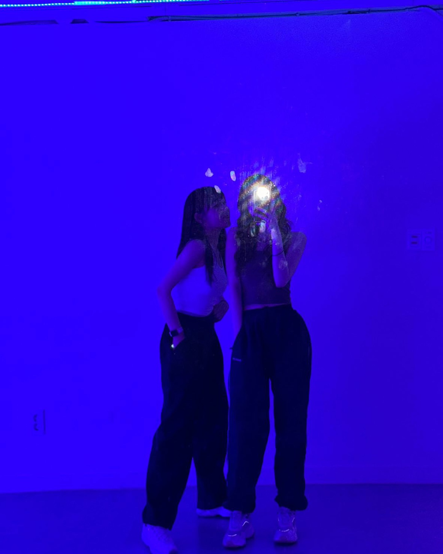 나와 서여니의 영원한 취미 😎
냅다 순서 따서 찍기 ㅋ ㅋ ㅋㅋ ㅋ ㅋ❤️🧡💜🤣💙💚❤️
-
#댄스 #코레오