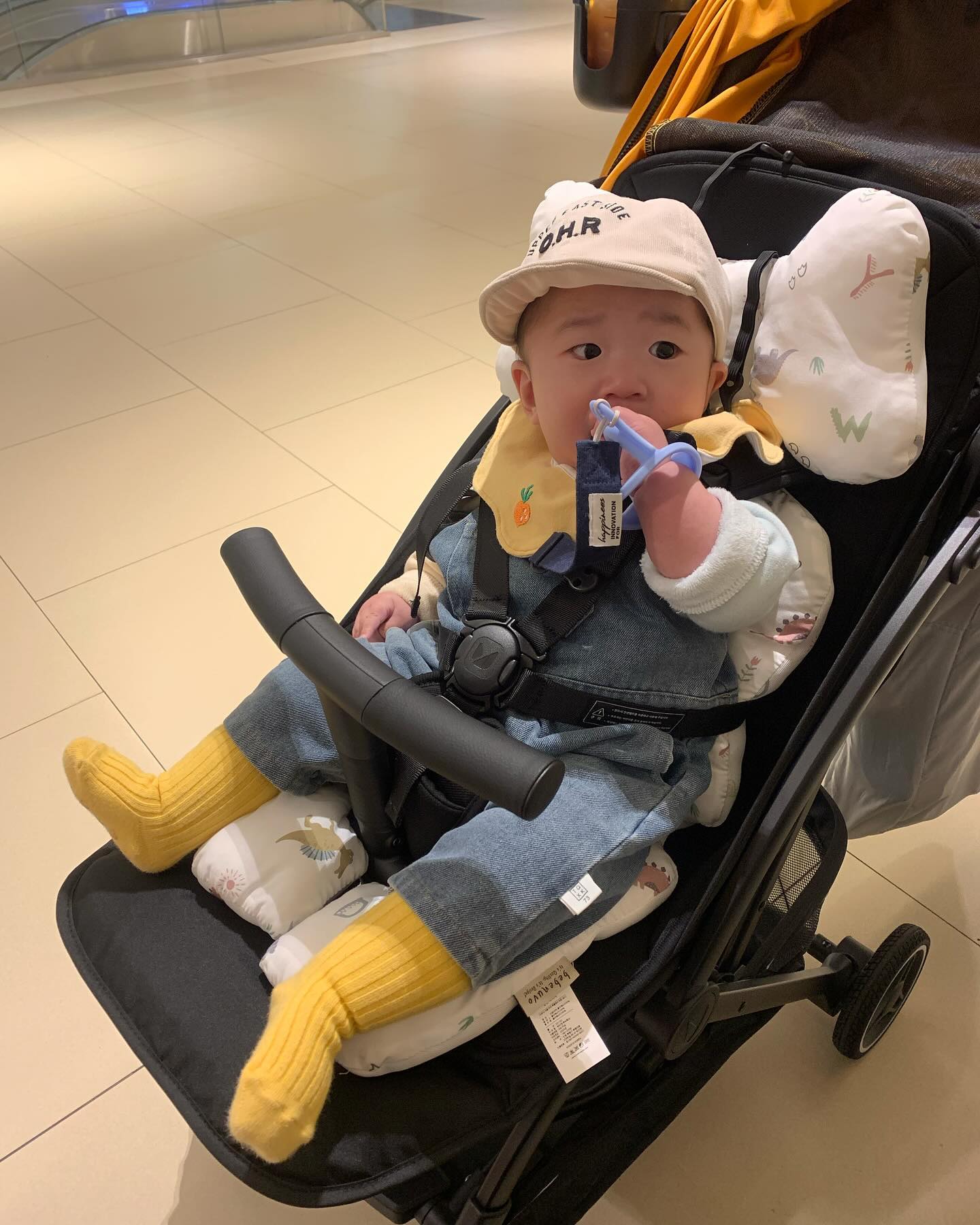 오빠 차 뽑았다 널 대리러가🚗💨
절충형 졸업하고 와이업 지니에스 휴대용 유모차 장만!!
이제 트렁크도 널널하고 접기도 쉽고 가볍고ㅠㅠ 완전 신세계..
어깨 위에 곰 한마리 떨어져 나간 기분ㅠㅠ
#와이업 #와이업지니에스 #지니에스 #유모차 #휴대용유모차 #유모차추천 #휴대용유모차추천