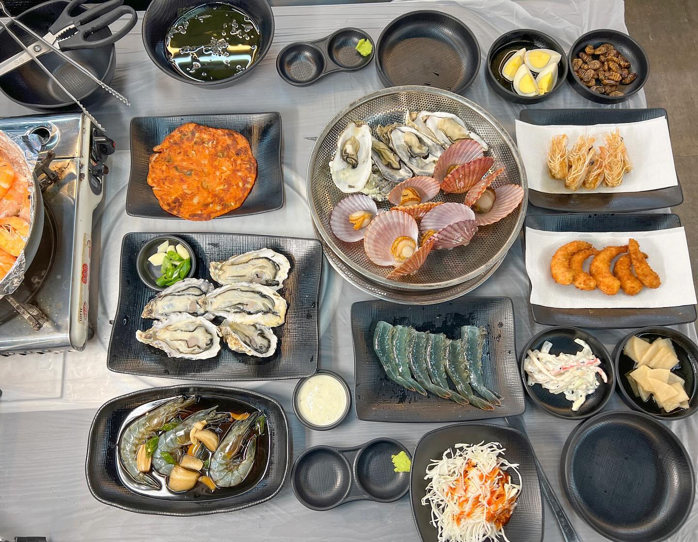 겨울방학을 대하는 우리자세
아이들 방학되기전에
맛난거 먹기😊😊

무한리필
제한시간 두시간
아쉽지 않게 다 먹어주겠엉
생새우 새우구이 굴 소금구이 가리비찜까지
💕💕💕
완전 내스타일이야

가까우면 자주 올텐데 아쉽지만 

한번 더 오는걸로👌👌

#울산맛집#울산새우#울산대하#울산대게&새우#울산대게앤새우#울산새우맛집#울산새우구이#호계동맛집#울산호계맛집#울산맛집#울산회식#울산대하맛집#울산굴맛집#울산석화맛집