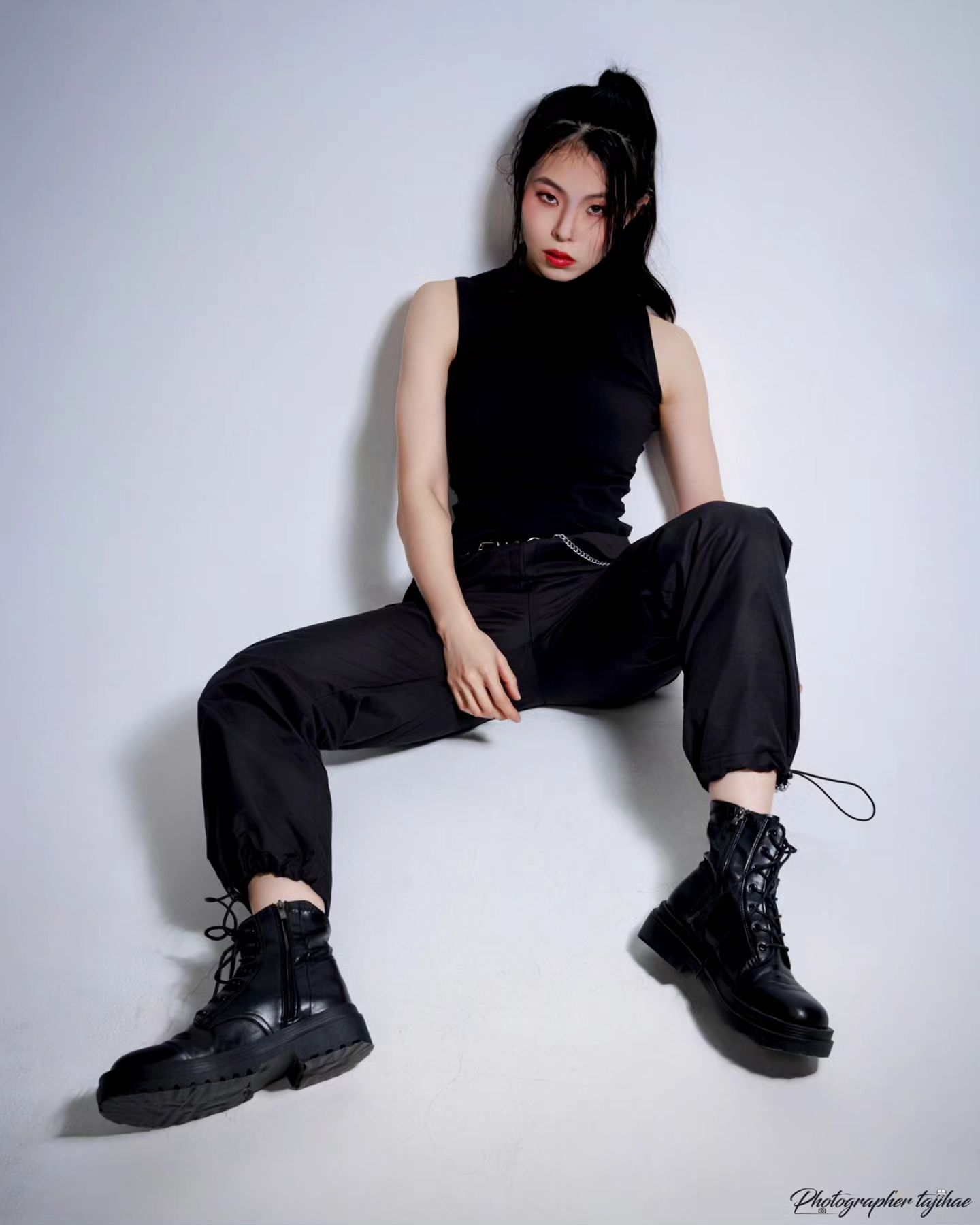 제복도 한번 입어보고 싶군...
Model you_harang 
Photographer photogapher_tajihae 
Hair makeup xiang_ge_zhou