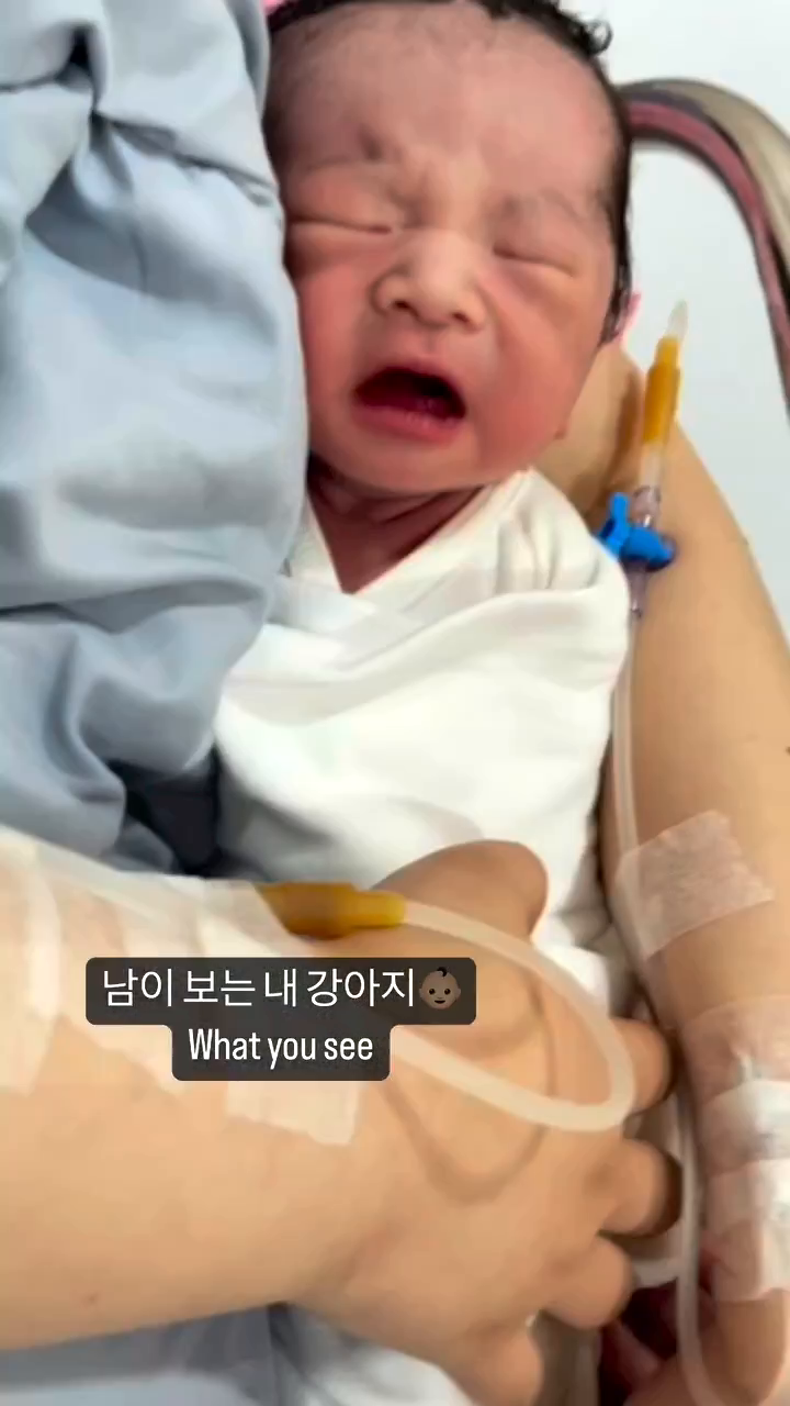 울 아가 내눈엔 아직 작고 소중해❤️

천천히 오래오래 함께하자 최이준🥹

#릴스 #릴스타그램 #reels #만들다눈물찔끔 #사랑해