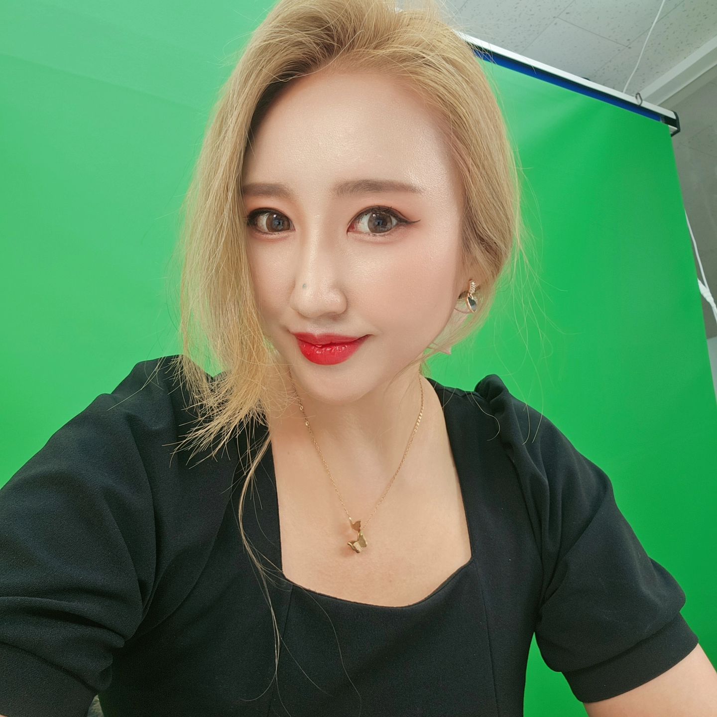 하루하루가 너무 길고 피곤한데
이또한 언제 또 이렇게 최선을다해볼까 생각으로
다시 한 번 힘내보는중 🐻
"
#얼굴 #얼스타그램 #일상기록 #lifestyle #goodvibesonly #goodvibes #dailylook #데일리룩 #ootd #오오티디 #데일리그램 #daily #일상 #selfitime #셀스타그램 #selfie #셀피 #전신샷 #전신샷그램 #전신샷스타그램 #전신샷거울 #전신샷📷 #전신샷포즈 #유투브 #유투버