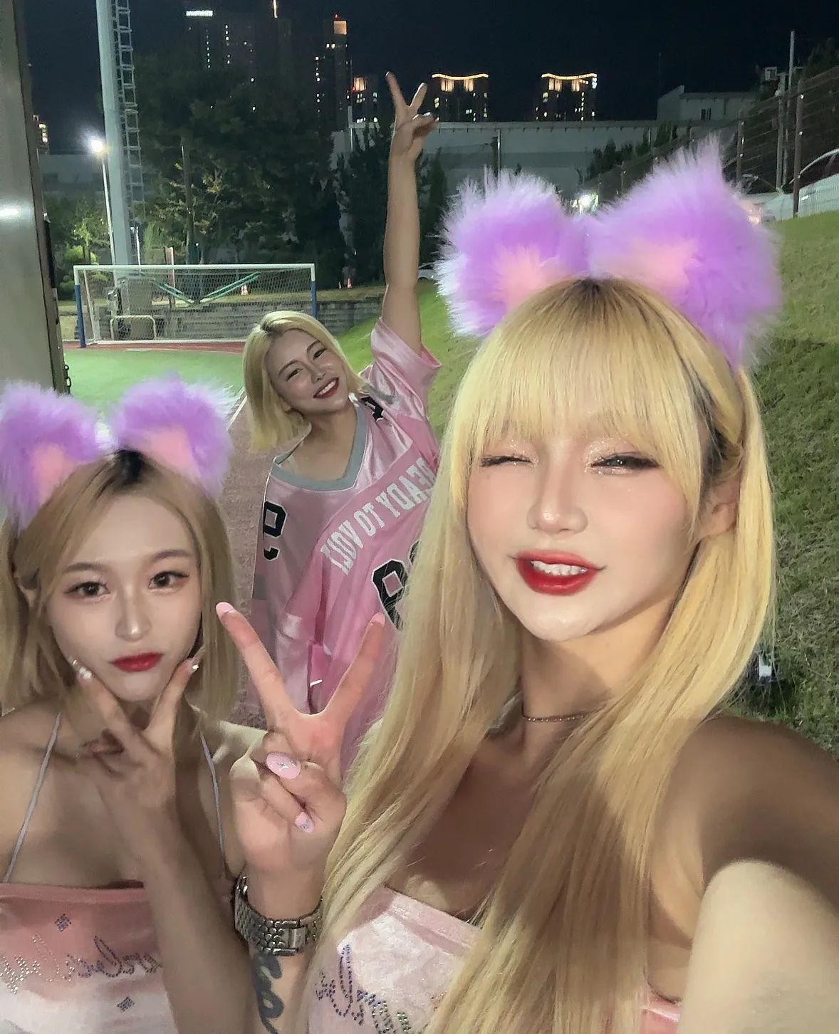 오늘도 공연완료🎧
언제나 든든한 우리꿀벌이들❤️‍🔥

목.금요일 #증평인삼골축제 에서
DJ라라와 신나게 놀아요 :))

#DJ #DJ라라 #DJ도도 #DJ갓홍 #허니비즈 #레트로걸스 #백프로 #레트로 #축제DJ #공연팀 #공연팀 #공연섭외 #섭외 #행사가수 #행사팀 #댄스팀 #8090댄스팀 #레트로 #레트로댄스팀 #koreadj #koreadance #가수섭외 #트롯가수 #백프로 #가수백프로