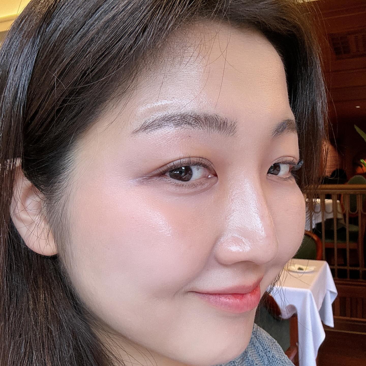 오랜만에 블링블링 속눈썹 장착✨👀
미스미우사장님 사는동안 마니버세용🤍
missmiu_053_716_9188 

전후비교는 4, 5 사진 참고!
L컬블랙펌으로 받았는데 영상에 보이다시피 
속눈썹이 바짝 잘 올라간게 아주 만족!
🥰🥰🥰🥰🥰

이전에 다른곳에서 시술 받았을 땐 
눈꺼풀이 따갑고ㅠ 눈두덩이가 발갛게 부어버리는 바람에 
친구 결혼식 전날인데 이걸 어떡하나 걱정했었는데🥲

사장님은 상담도 친절하게 해주시고
어찌나 눈을 편안하게 시술해시는지 *_* 
따갑다는 생각 진짜 하나도 안들었음
16년 내공이란 이런 것👍🏻이런게 능력이쥐

시술 공간도 깔끔하고 부담없어어서 
시술받다가 도로롱도로롱 꿀잠잠;;
(리얼 숙면해서 코골다가 깸;;;🤣)

오빠도 보더니 예쁘다며 유심히 볼 정도!! 
미스미우 L컬블랙펌 추천추천👏🏻👏🏻👏🏻

#협찬 #리뷰노트 #미스미우 #missmiu #수성구속눈썹  #수성구속눈썹펌 #수성구속눈썹연장 #L컬블랙펌 #L컬 #속눈썹펌