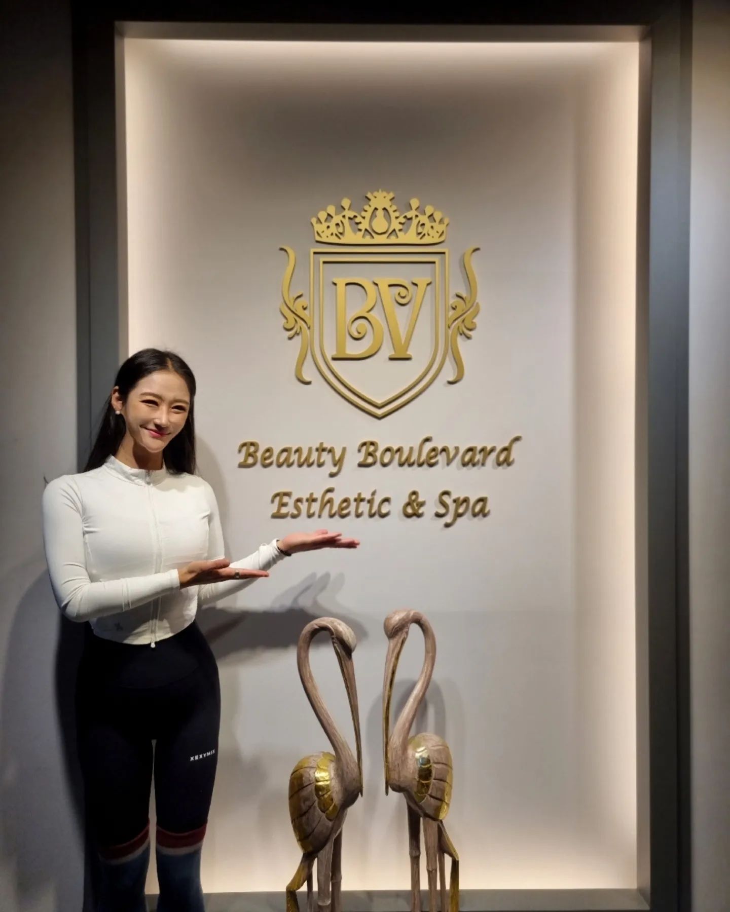 너무 잘하려고 애쓰지마라🧘‍♀️
그러다 몸짱된다🫢🫣
변해가는 나를 많이 찍어두기❤️‍🔥

최근 부모님 사업을 물려받아
한복원단과 한복을 제작하고 
만들고 있는데요🎎

최근 6개월 상관에 불규칙한
식습관과 왼쪽으로 체형이 많이
틀어짐으로 인해 등통증이
있었는데 관리 받는동안 등근육들을
많이 늘려주고 골반을 잡아주고 있어
한층 더 나아진 결과를 얻고 있답니다🙂

💙12월 1대1 필라테스 이벤트가 
열린다고 합니다🙂

🎈최대50할인(20명 선착순)
🎈문의 bvpilates0718

#청담동#필라테스#비브이필라테스#청담비브이필라테스#유현식대표#강남필라테스#청담필라테스#일대일필라테스#기구필라테스#체형교정필라테스#골프필라테스#연예인필라테스#관리받는여자#운동하는여자#필라테스맛집#운동스타그램
#서울#korea#오운완