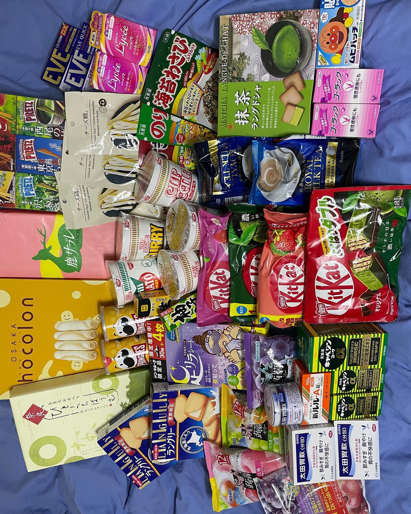 오사카 마무리 선물 포장완료🎁
.
.
부모님께 드릴 선물을 제외하고 받는 사람이 여러가지를
즐길 수 있게 정성껏 포장했어요🫶🏻
.
.
#일본여행#돈키호테#쇼핑#털업#기념품#포장선물#마음#좋아요
