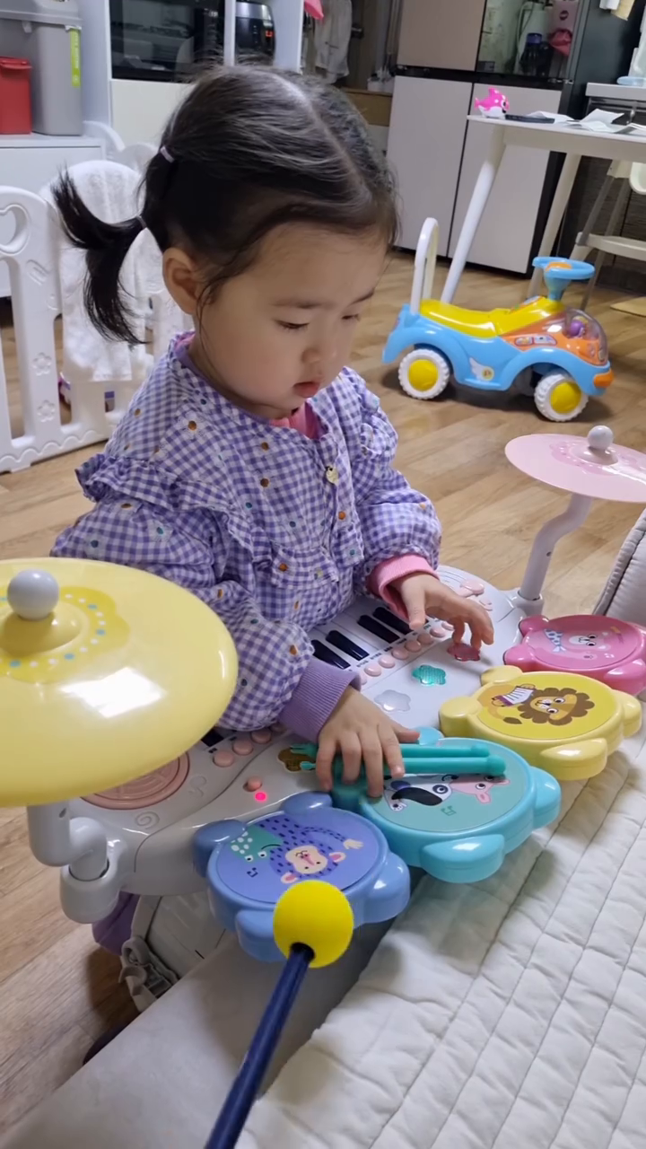 쓰레기통,변기통 하도 쳐대서 구입한 유아드럼

#하베브릭스 #저뒤로설거지요정