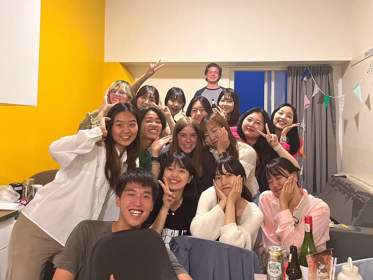 My last night in netherlands! I miss all of you guys and the atmosphere of here.. It's only two months ago, but it feels like a long time ago😭
