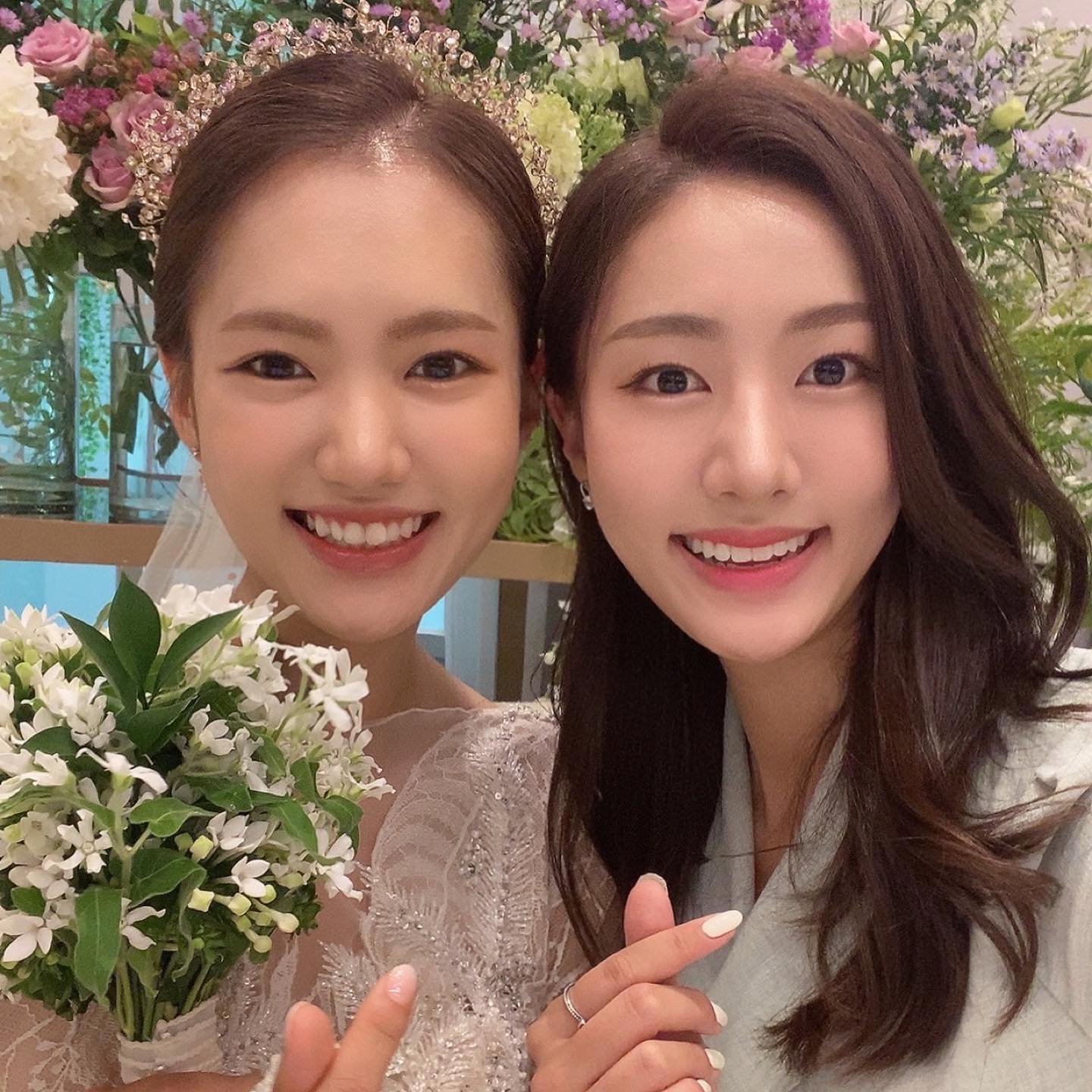 -
안 올 것만 같던 날이 금방 와버렸다.
축하해, 잘 살아라!

#내동생유부 #잘가라
#축하해주신분들감사합니다