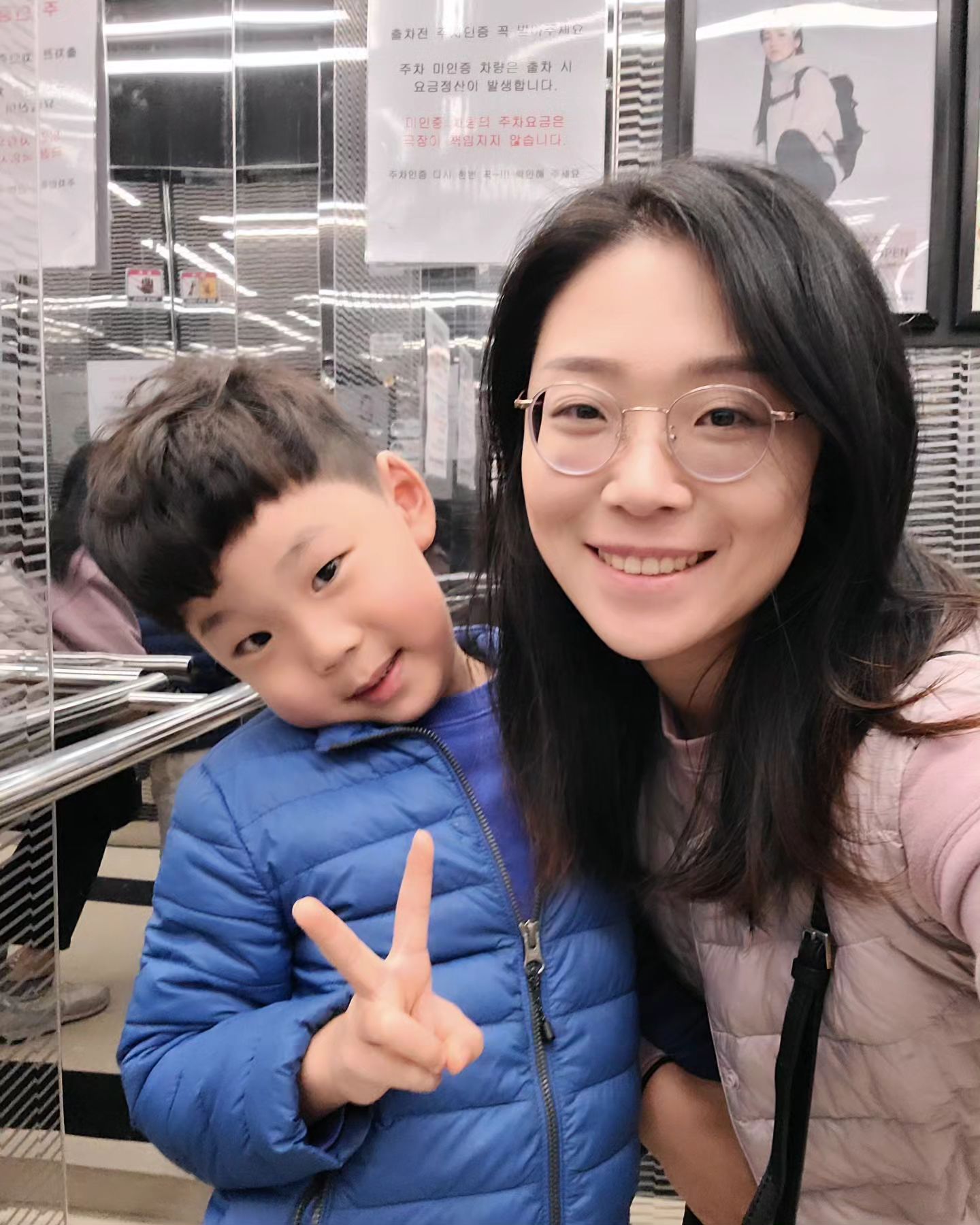 케이크가 있는 카페 🍰 
카라멜팝콘과 함께하는 영화관 🍿 🎥 
레이싱게임이 있는 오락실 🚗 
엄마랑 사진찍기 📷 
맛있는 음식 사먹기 🍣 

6살 네가 좋아하는 것으로 가득 채운 생일날

다음 생일도 꼭 이렇게 보내자며 백만번 약속하고
폴짝폴짝 콧노래를 부르며 집에 돌아옴

#밀린피드 #6살생일 #만5살 #엄마첫사랑 #첫째랑데이트 #아들이랑데이트 #생일 #아들스타그램 #육아맘 #워킹맘 #스티커사진 #퍼피구조대 #육아일상 #HBD