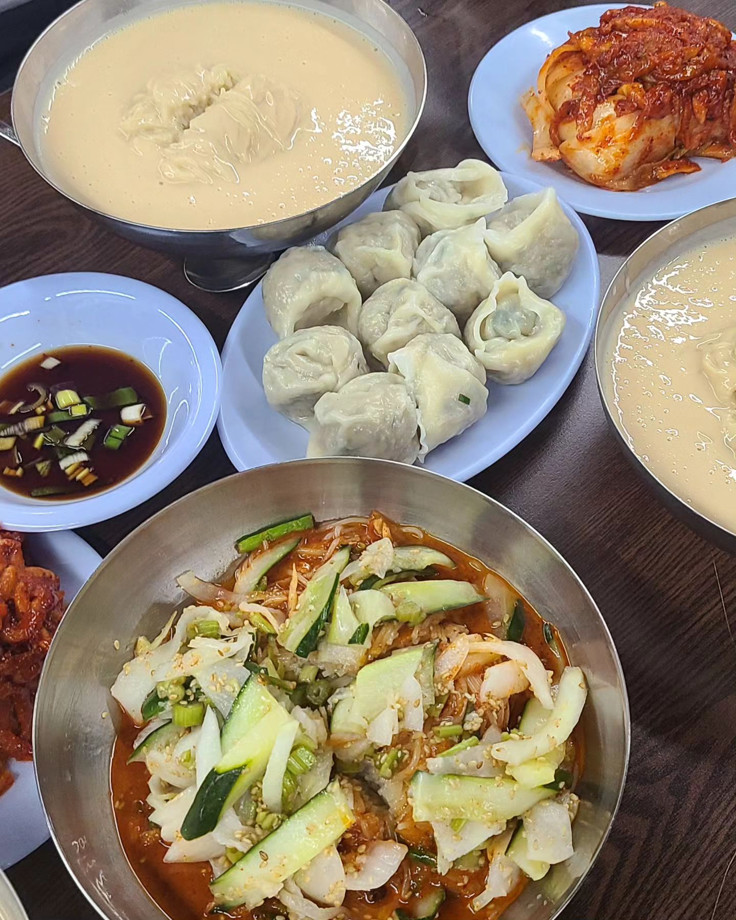 .

🌞 여름이 왔으니 먹어줘야지 🫶

#콩국수 #비빔국수 #접시만두 #여의도진주집