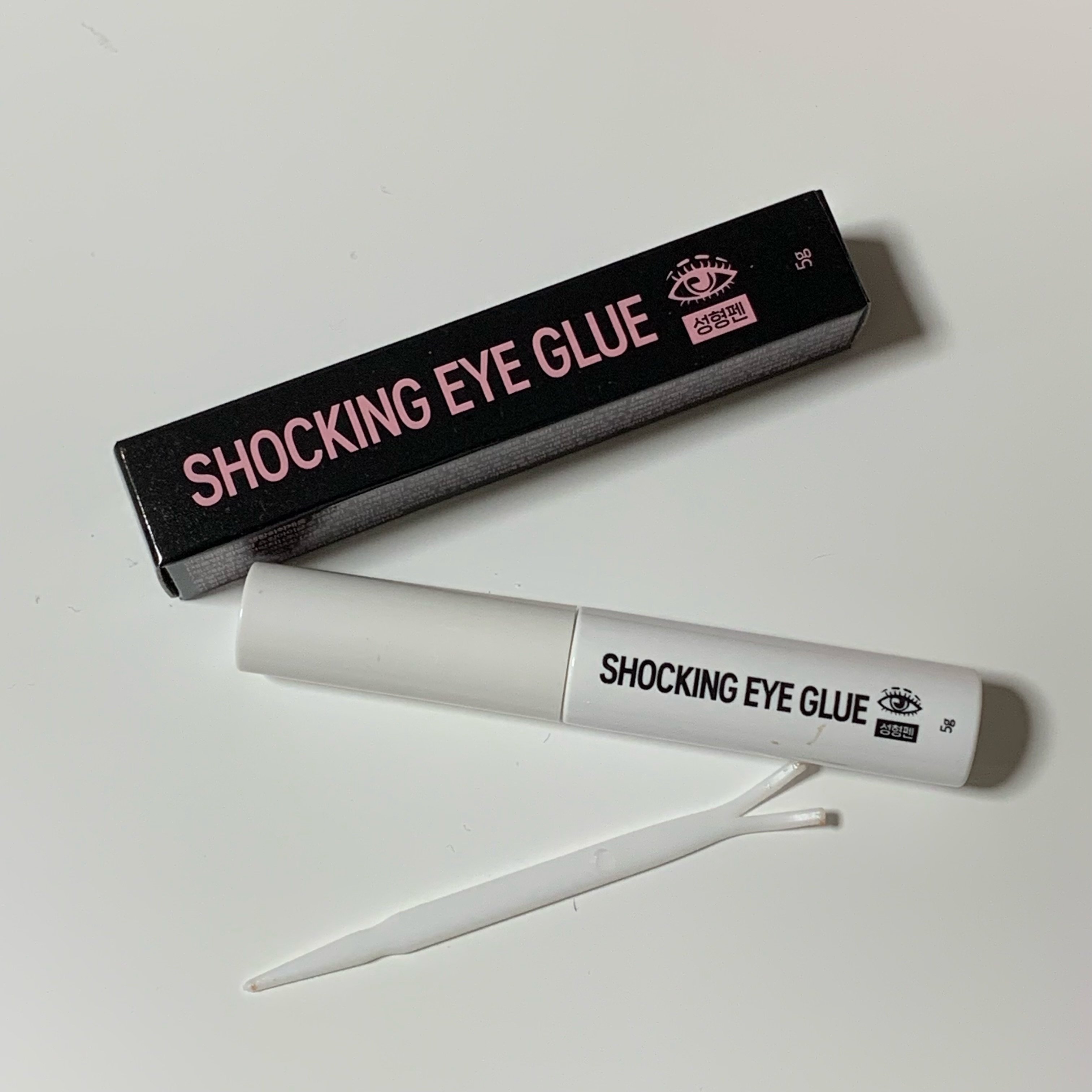 #광고
국민 쌍커풀액 !
쌍커풀 만들때나 인조 속눈썹, 파츠 등
눈 주위에 붙일때도 사용가능한
자극없이 안심하고 사용할 수 있는 순한 눈가 피부 전용 아이글루에요 :)
⠀
전 쌍커풀 있지만 좀 더 진하고 두꺼운 쌍커풀 하고 싶을때
예전부터 사용하던 제품인데
자극도 없고 눈가 늘어짐이 없어서 좋아요!
⠀
둥근 Y 형태 푸셔 내장되어있으며
자극없이 손쉬운 클렌징이 가능해서 좋아요☺️
⠀
⠀
⠀
#협찬 #라벨영 #쇼킹아이글루 #쌍꺼풀액 #쌍액 #쌍꺼풀만들기 #속눈썹글루 labelyoung_official
⠀