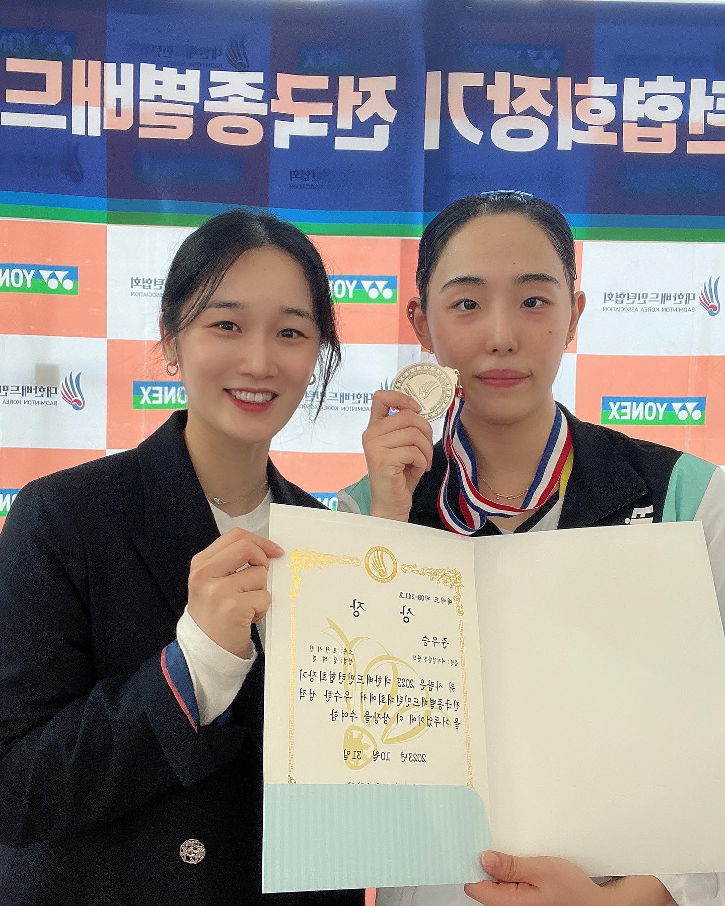 포천시청 루키 채린이 ✨
시즌 마지막 당진 대회에서는 채린이가 
실업팀 1년차에 계속해서 좋은 모습 보여주더니 마지막 대회에는 이렇게 준우승이란 성과를 내주었다 👍
너무 축하해 🥈

올시즌 공식적 마무리 ‼️

2023년도 길고 길었다 
.
.

 #개인단식 #은메달🥈#배드민턴 #배드민턴지도자 
#배드민턴코치 #배드민턴선수