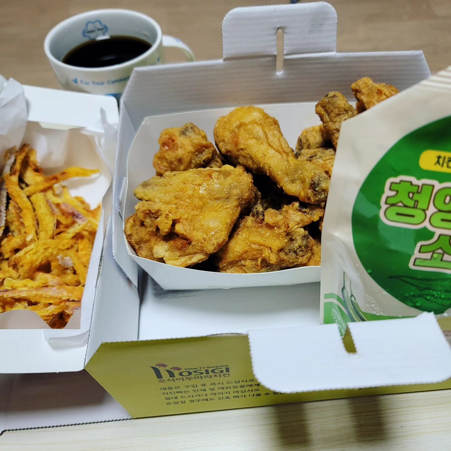 #호식이두마리치킨 #한입먹태 #시식체험단

열일하는 호식이 청양마요소스❤️
후라이드랑도 찰떡 한입먹태랑도 찰떡
소스충에게는 무조건 추천하고싶은 : )

맥주 없던 식탁에 맥주를 부르는 한입먹태 !!
맛있는 저녁이었다

hosigi1999 #미니똥집튀김 #청양마요소스👍 #고추마요소스 #호식이사이드메뉴 #호식이치킨 #치킨좋아하는여자 #치킨은언제나옳다 #주말치킨🐔  #두사람 #두마리