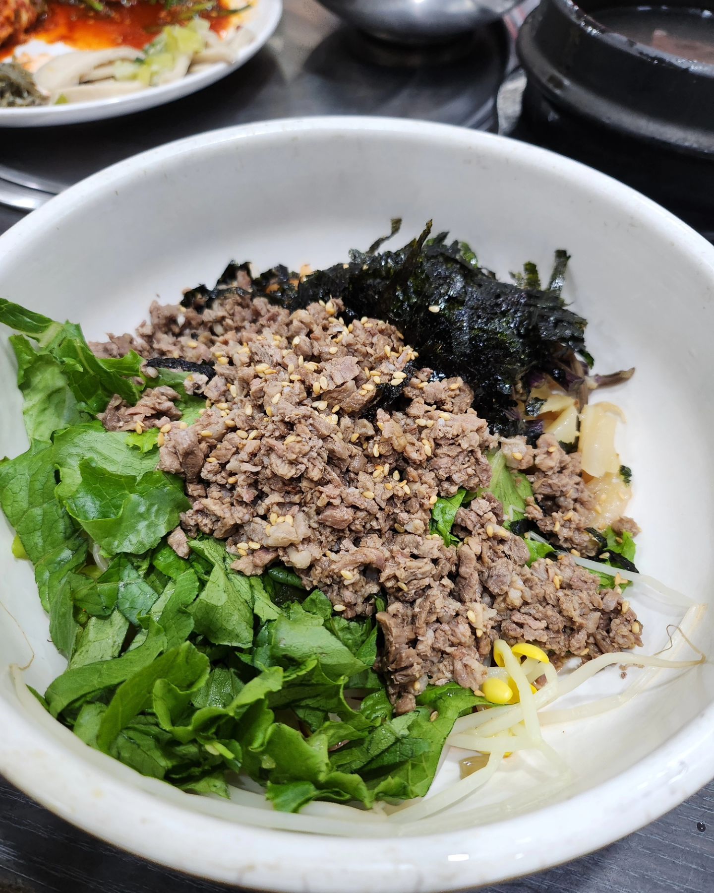 .

우리 외할머니 맛집 옥과한우촌 창평점

다른데는 안가봐서 모르겠고 창평점은 깔끔하고 
반찬도 맛있음!!
거기다 반찬 무한리필로 알아서 가져가서 먹으면 되는데 
반찬이 간이 맞고 맛있다 ㅎㅎ
선지국도 맛있고
익비도 맛있음!
돌솥밥으로 나와서 밥도 맛있음!

가격이 13,000원...이 흠인데
그래도 만족함