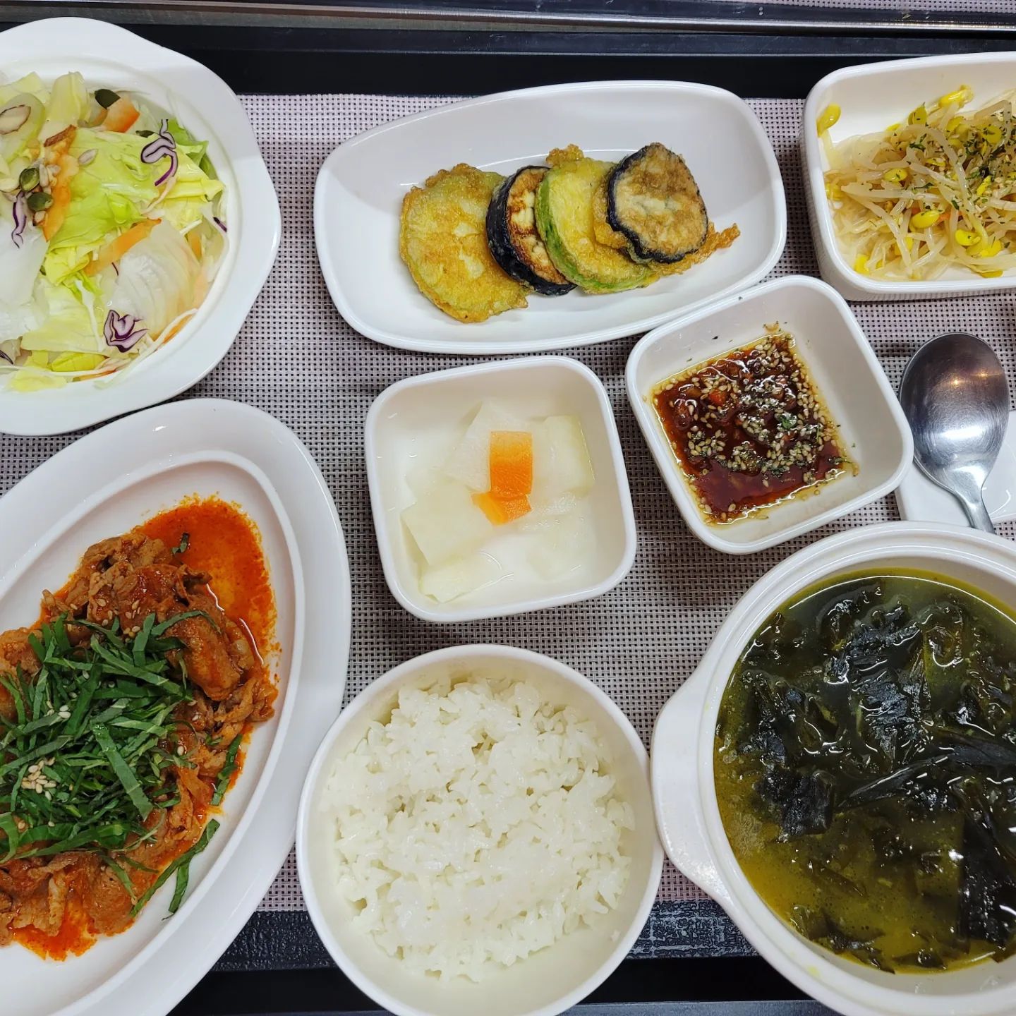 #조리원식단

출산 후 조리원에 들어오니
아침 점심 저녁에 간식까지 챙겨주시니
정말 넘 편하고 맛나고 좋네요🩷

근데..
떡볶이, 닭발, 피자, 햄버거
그리고 시원한 슬러쉬까지

자극적인 음식이 땡기는건 어쩔 수 없나봐요 ㅜㅜ

#병원식사 #조리원식단 #건강관리중 
#모유를위해서먹는다 #자극적인음식금지