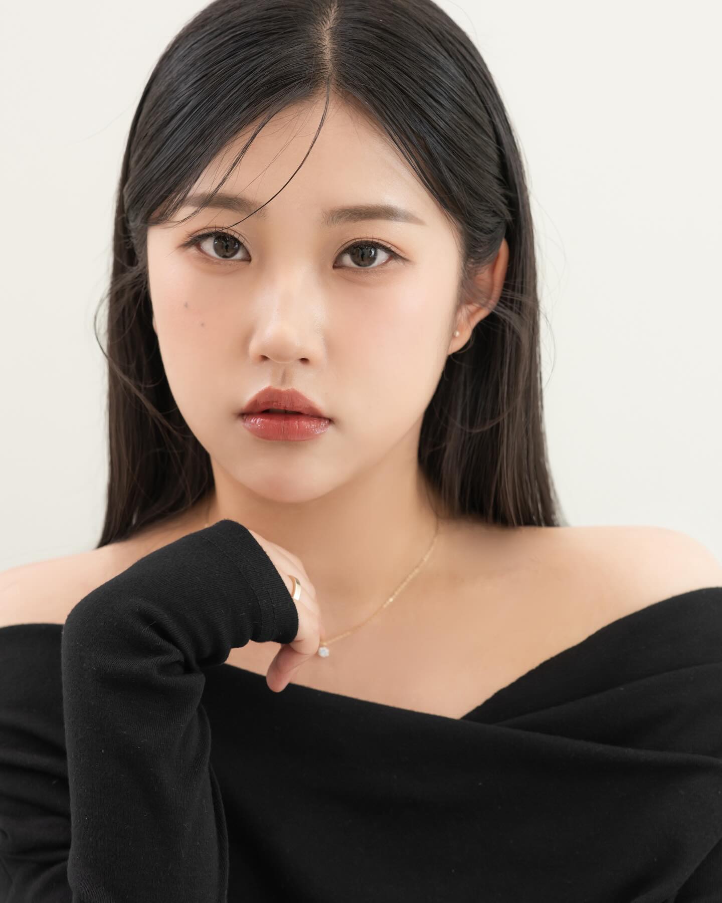 내나이 스물여덟 프로필 즈-장🫶🏻
.
.
.
.
.
#천안프로필 #뷰티프로필 #천안럽미스튜디오 #럽미스튜디오 #천안메이크업 #천안이수라인 #이수라인 #천안눈썹문신 #천안반영구 #천안자연눈썹 #천안남자눈썹문신 #천안립타투 #천안입술문신 #천안눈썹문신잘하는곳 #뷰티 #천안뷰티프로필 #프로필사진