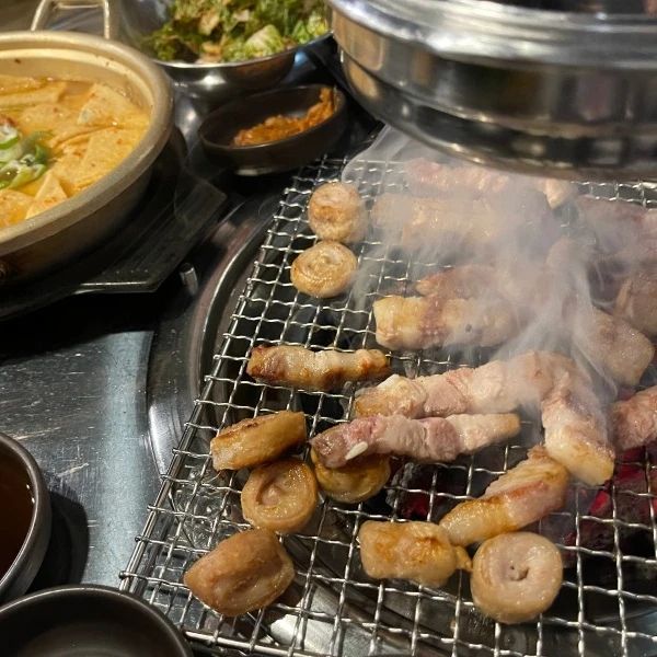 돈되지요 막창은 먹어본 막창중에 가장 육즙 팡팡 터지는 오동통 막창이예요.
가성비 넘치면서 퀄리티도 최고예요.
칠곡 사는분이라면 꼭 가봐야할 막창맛집.
#칠곡맛집
#태전동맛집
#대구막창맛집
#칠곡막창맛집
#태전동막창맛집
#돈되지요
#매천동맛집
#맞팔