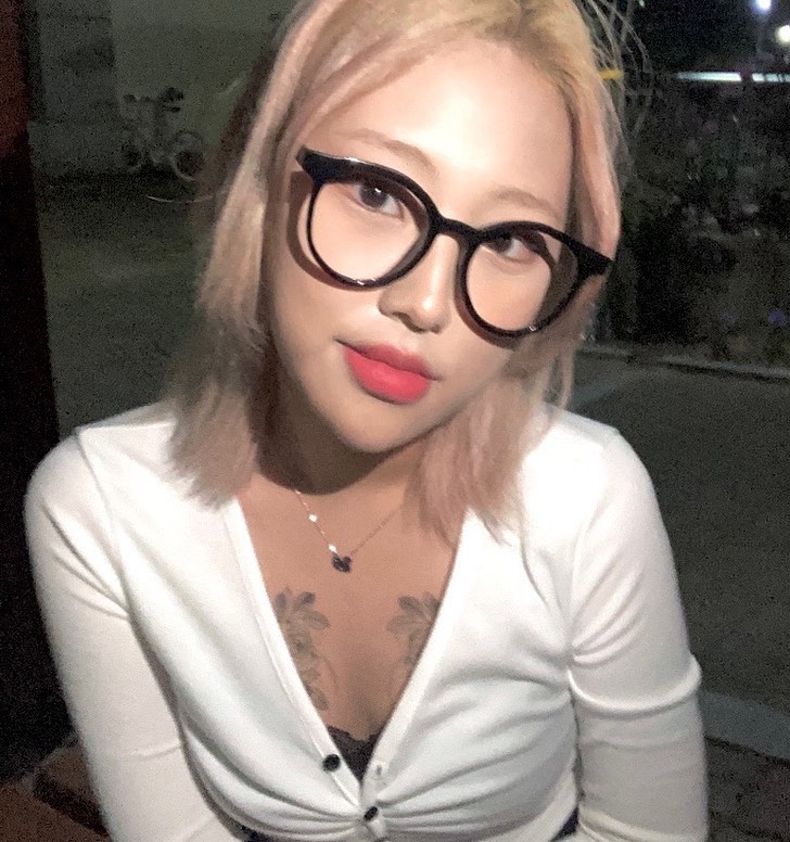 여름과 탈색이 그리워 꺼내보는