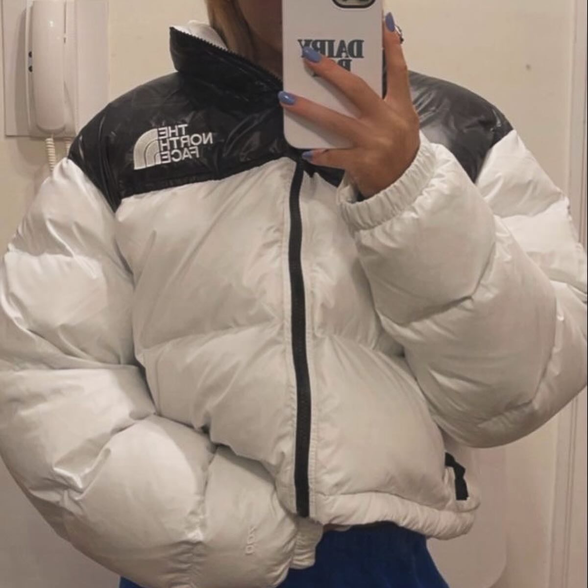 이제 추워진다 했으니
진짜 추워지는거 맞지 그치

노스페이스 눕시
날개돋힐시간🪽
맨즈랑 우먼스 둘다 핫딜이에요
지금 세일가 금방사라질듯해요!!
서두르셔용♥️